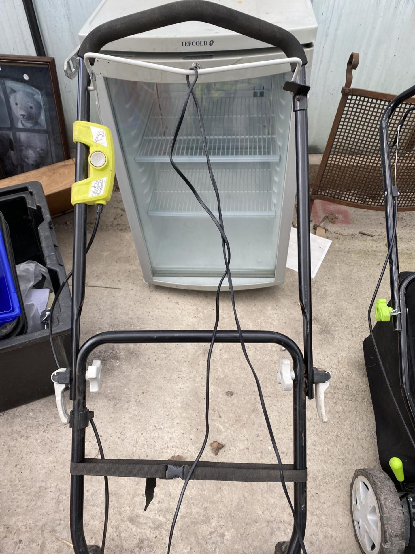 A CORDLESS RYOBI 36V MOWER WITH CHARGER AND BATTERY NO VAT - Image 4 of 4
