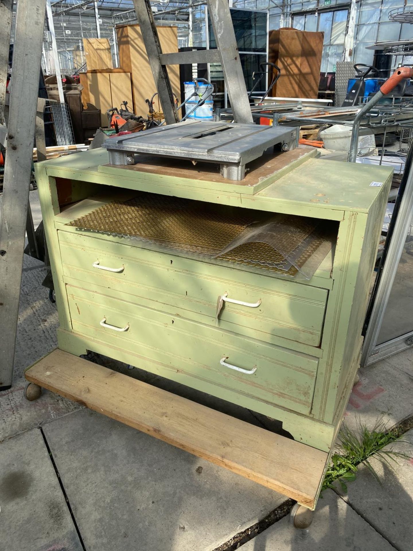 A WORK BENCH ON WHEELS NO VAT