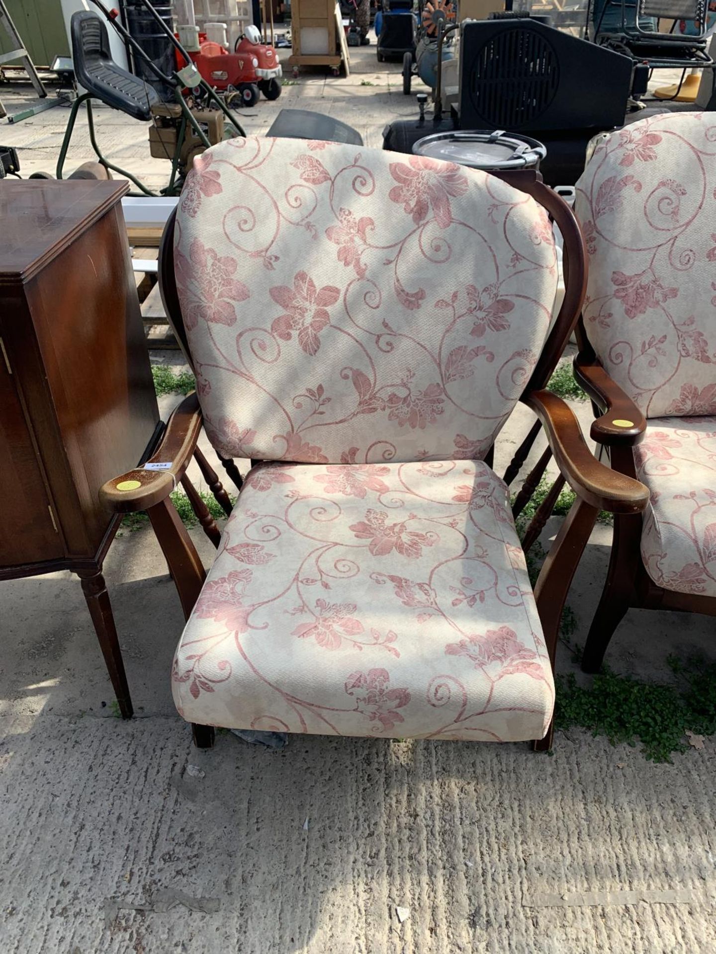 A MODERN WINGED COTTAGE SETTEE AND CHAIR - Image 2 of 4