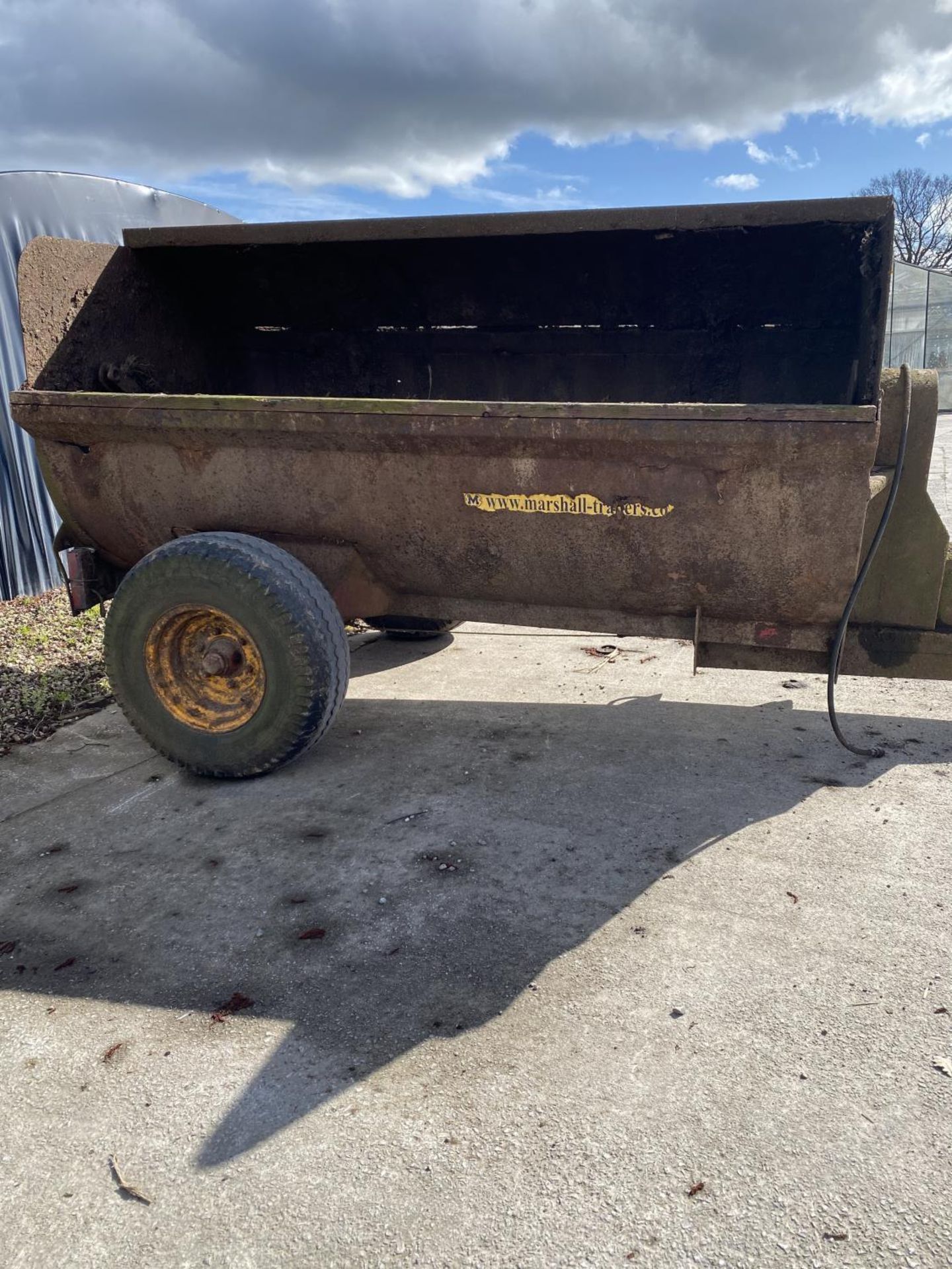 A MARSHALL 70 MANURE SPREADER WITH HYDRAULIC LID WORKING BUT NO WARRANTY + VAT - Image 5 of 5