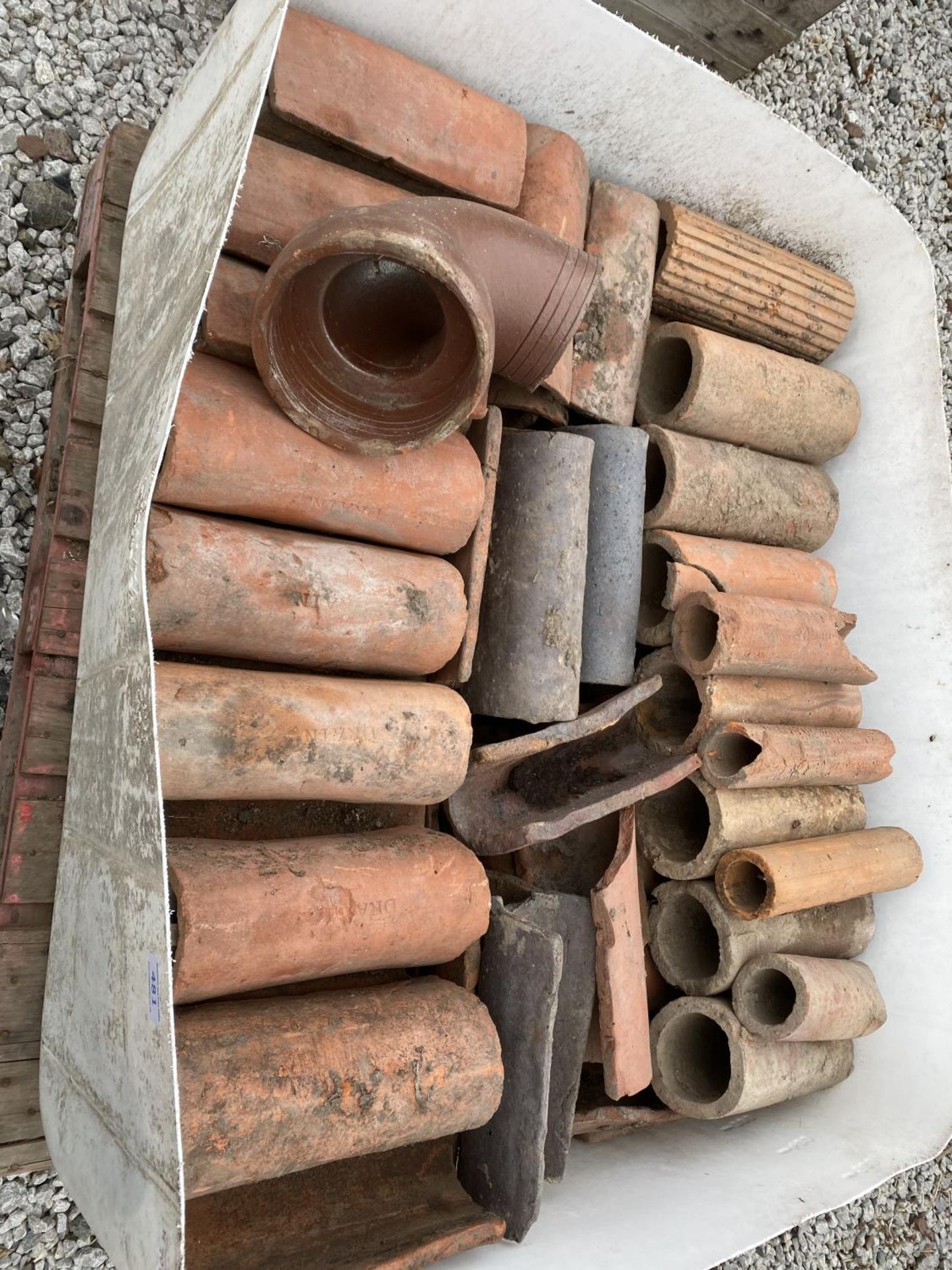 CLAY DRAIN PIPES -2 PALLETS +VAT - Image 3 of 3