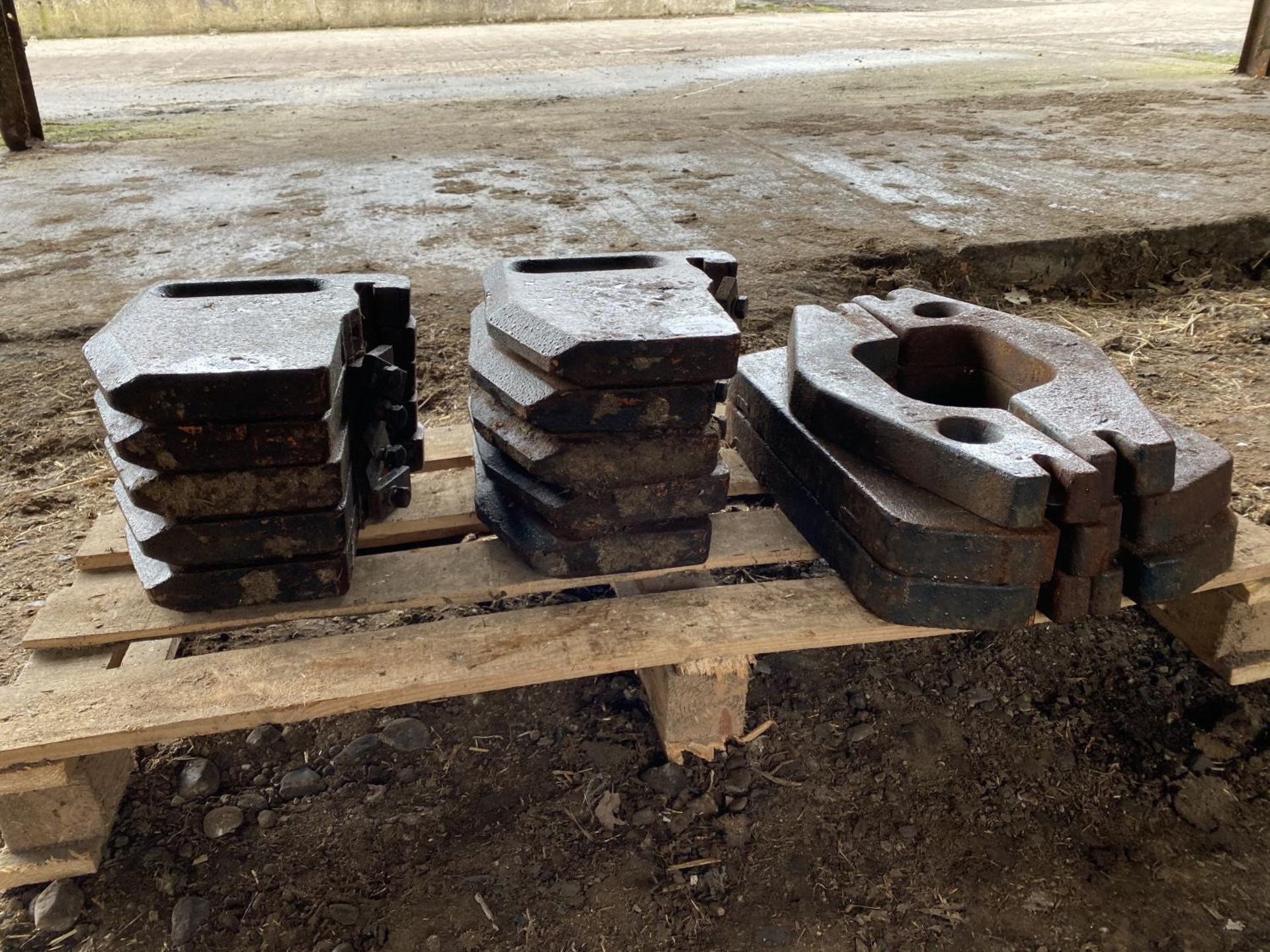 A FULL SET OF ZETOR FRONT TRACTOR WEIGHTS AND BRACKETS (16 PCS) - Image 3 of 3