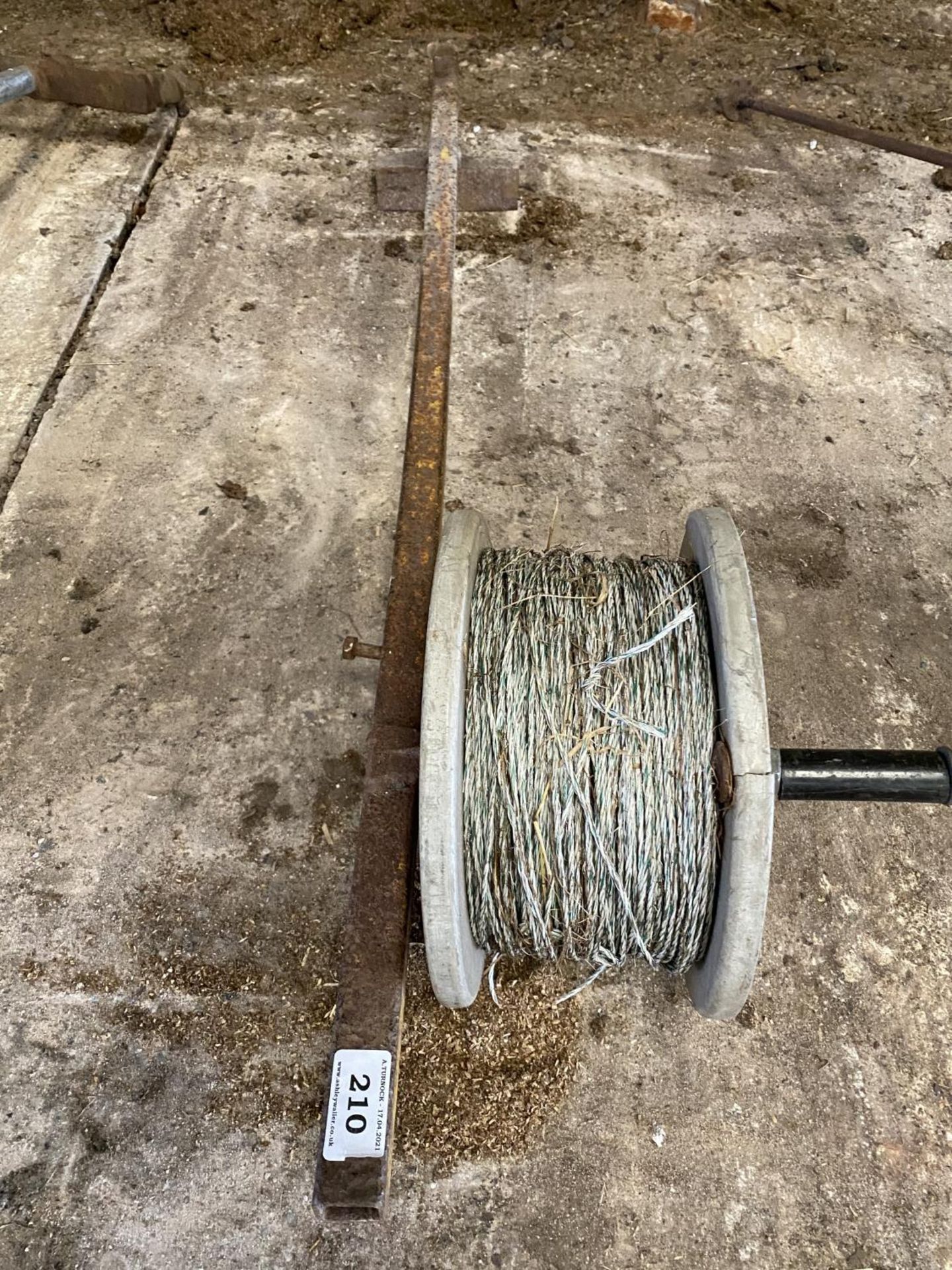 ELECTRIC FENCE WIRE & STAKE