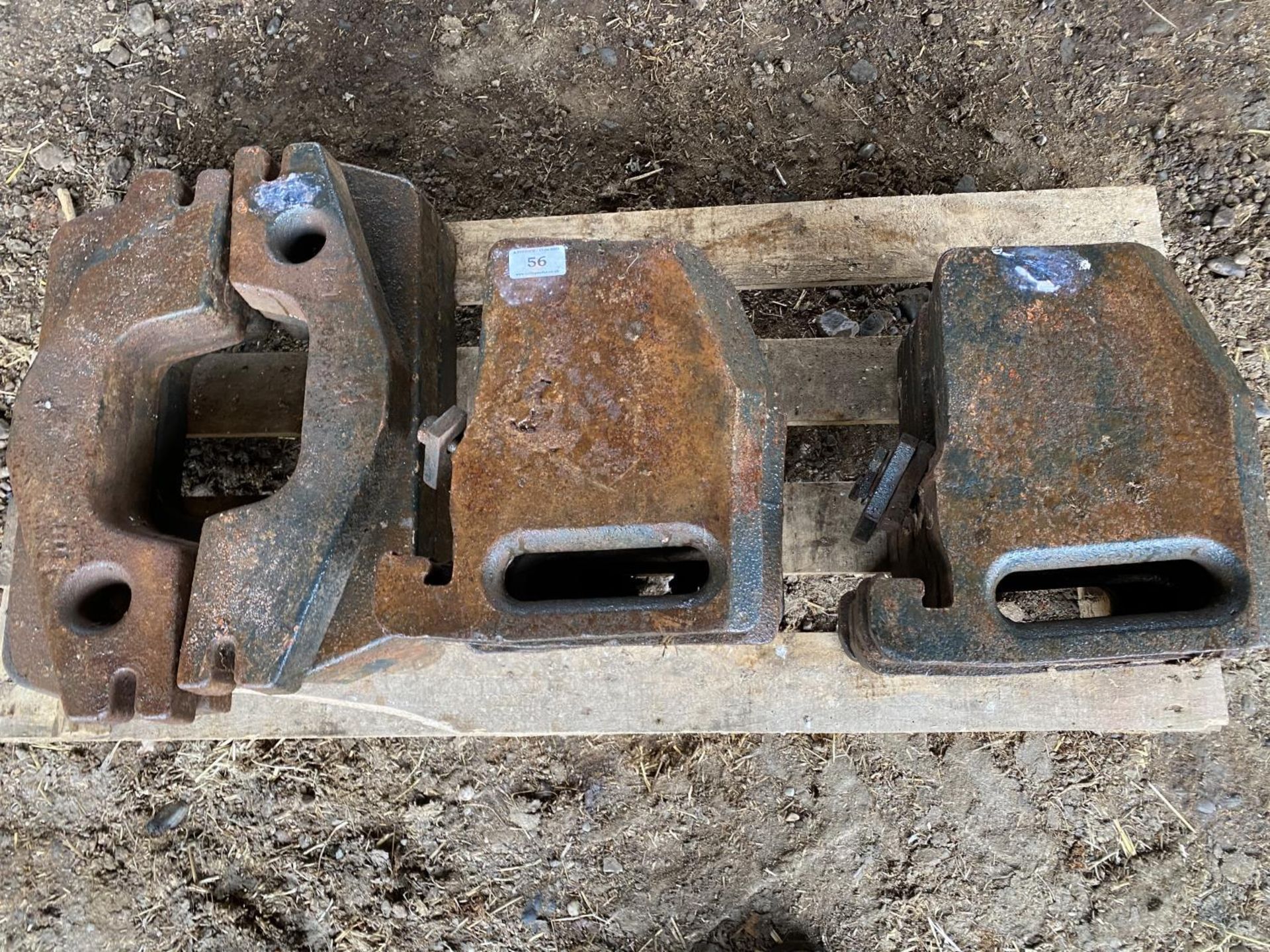 A FULL SET OF ZETOR FRONT TRACTOR WEIGHTS AND BRACKETS (16 PCS)