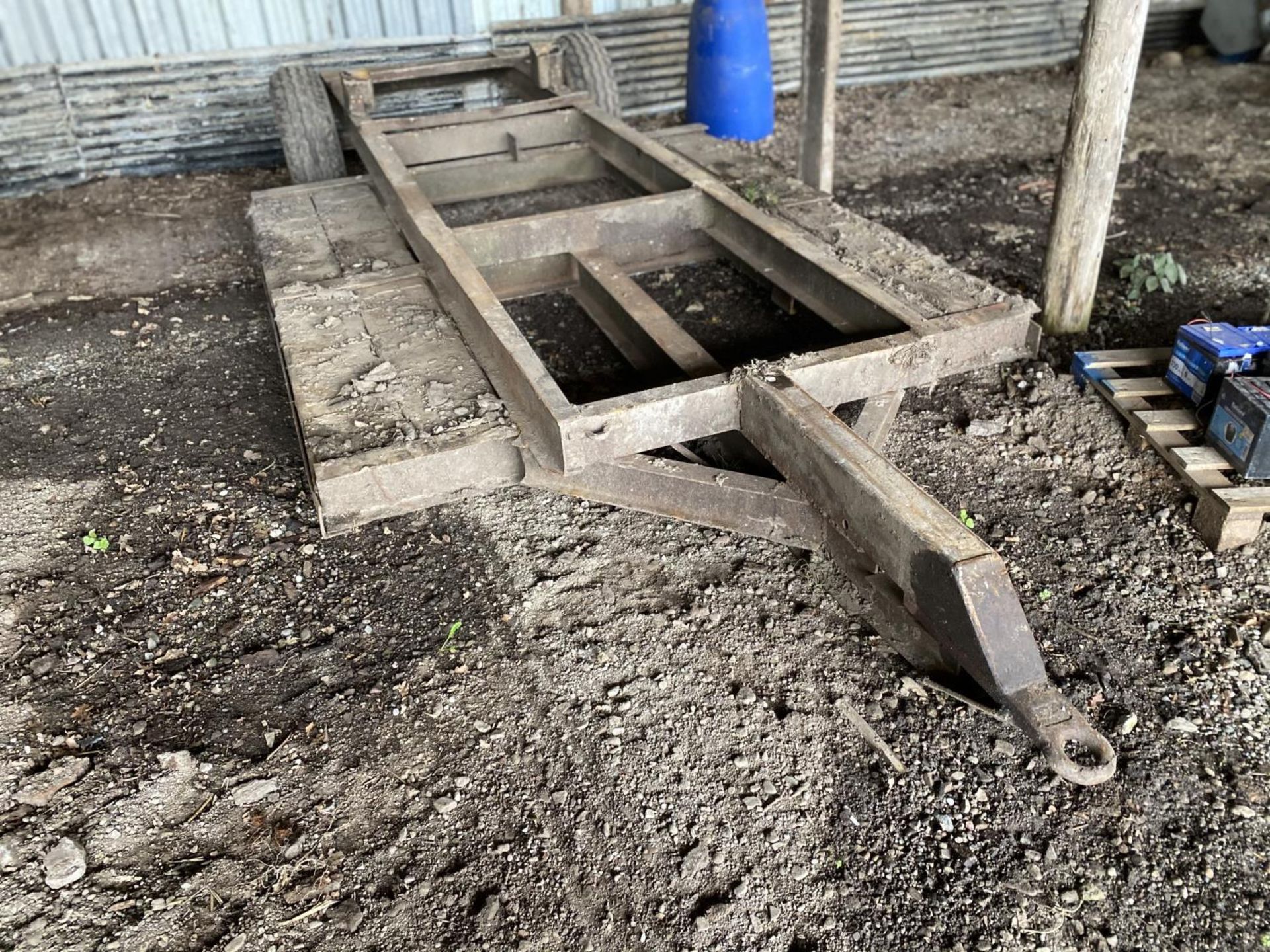 A LOW LOADING DIGGER TRAILER