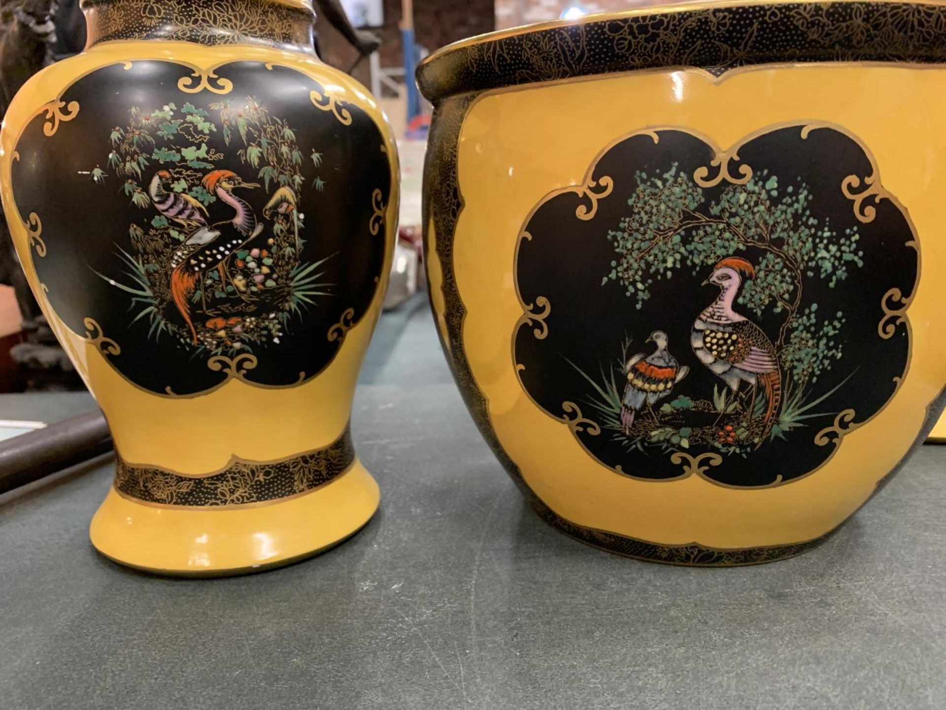 A GROUP OF DECORATIVE CARLTON WARE, A PLANTER AND A PAIR OF VASES H: 32.5CM - Image 4 of 4