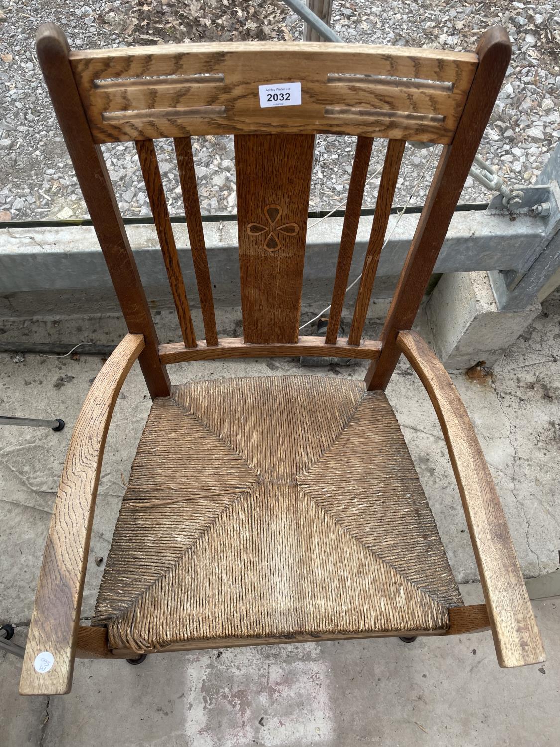 AN ART NOUVEAU OAK FRAMED LOW ARM CHAIR WITH AN INLAID CLOVER LEAF AND A RUSH SEAT - Image 2 of 5