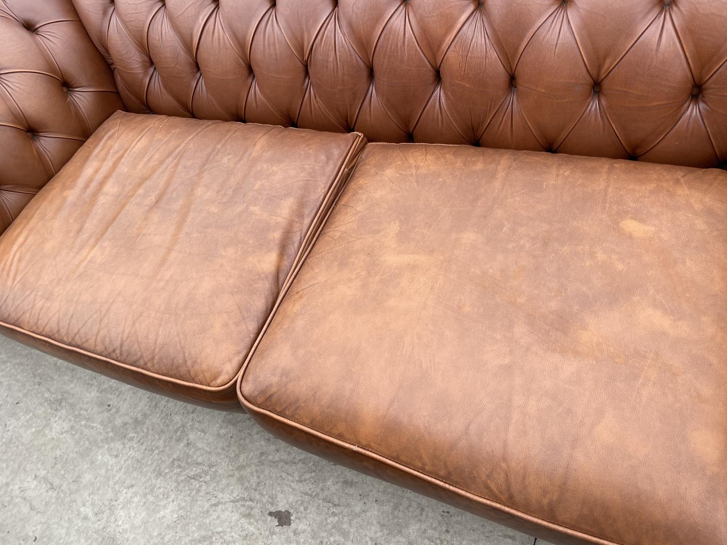 A TAN LEATHER LOW BACK TWO SEAT CHESTERFIELD SOFA - Image 3 of 5