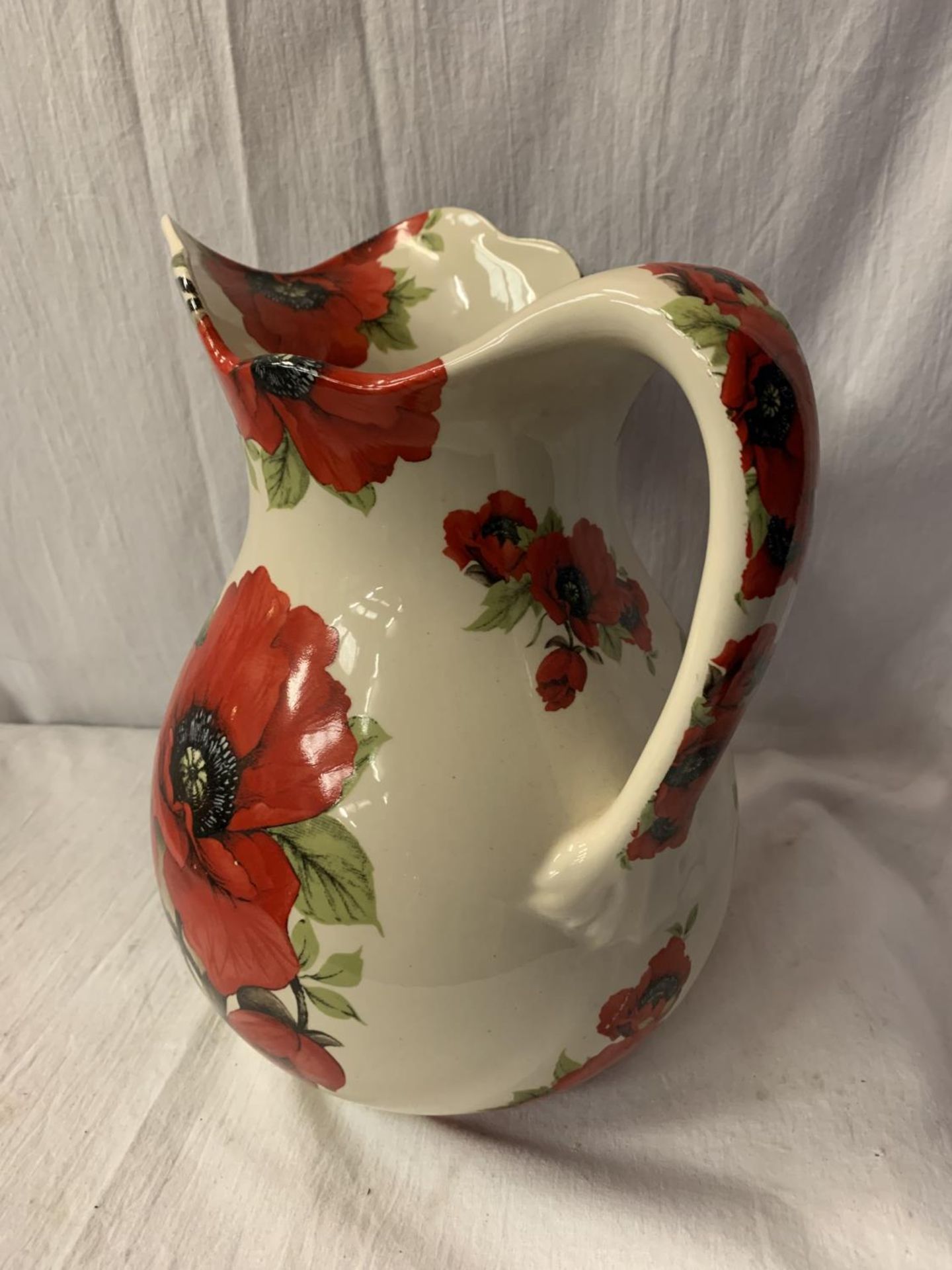A VERY LARGE JUG BY HERON CROSS POTTERY WITH POPPY DETAIL H: 29CM - Image 3 of 5