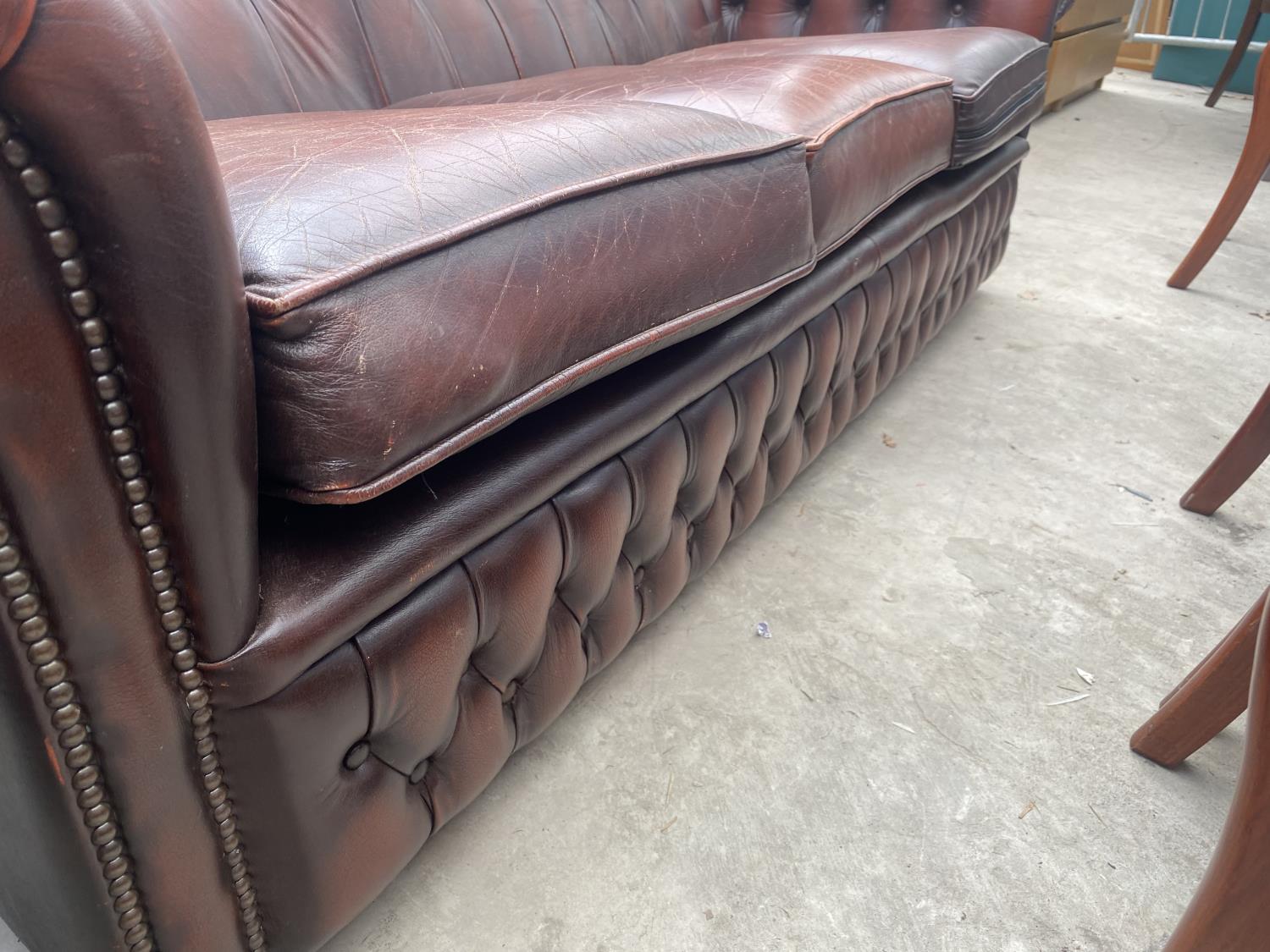 AN OXBLOOD 3 SEATER BUTTON BACK SETTEE - Image 5 of 5