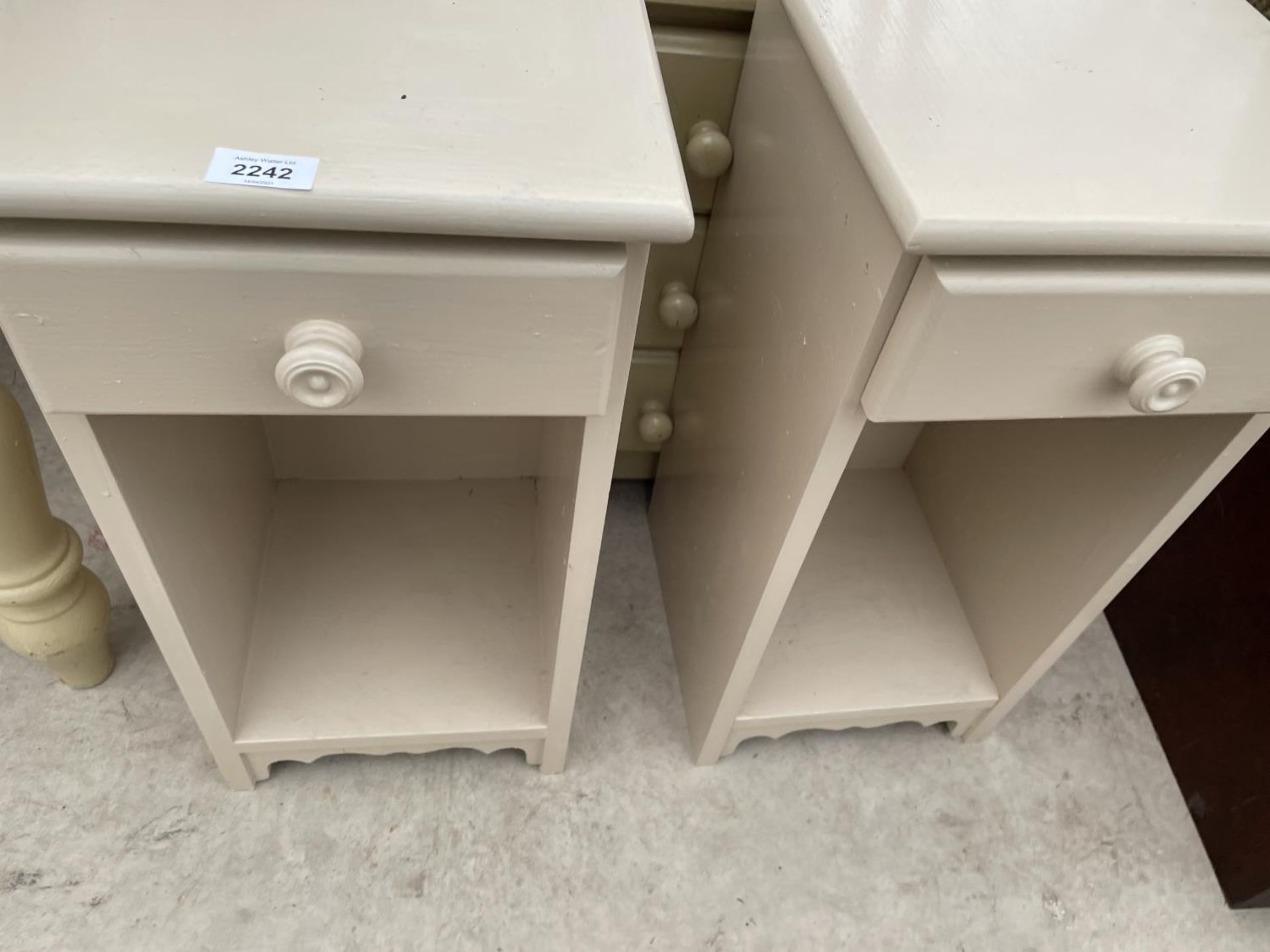 A PAINTED BEDSIDE CHEST AND TWO LOCKERS - Image 3 of 4