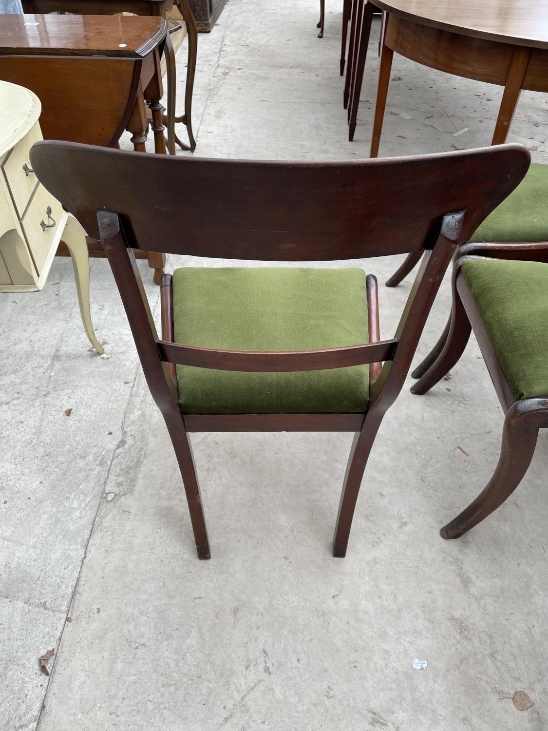 A SET OF FOUR 19TH CENTURY MAHOGANY DINING CHAIRS ON SABRE LEGS - Image 3 of 4