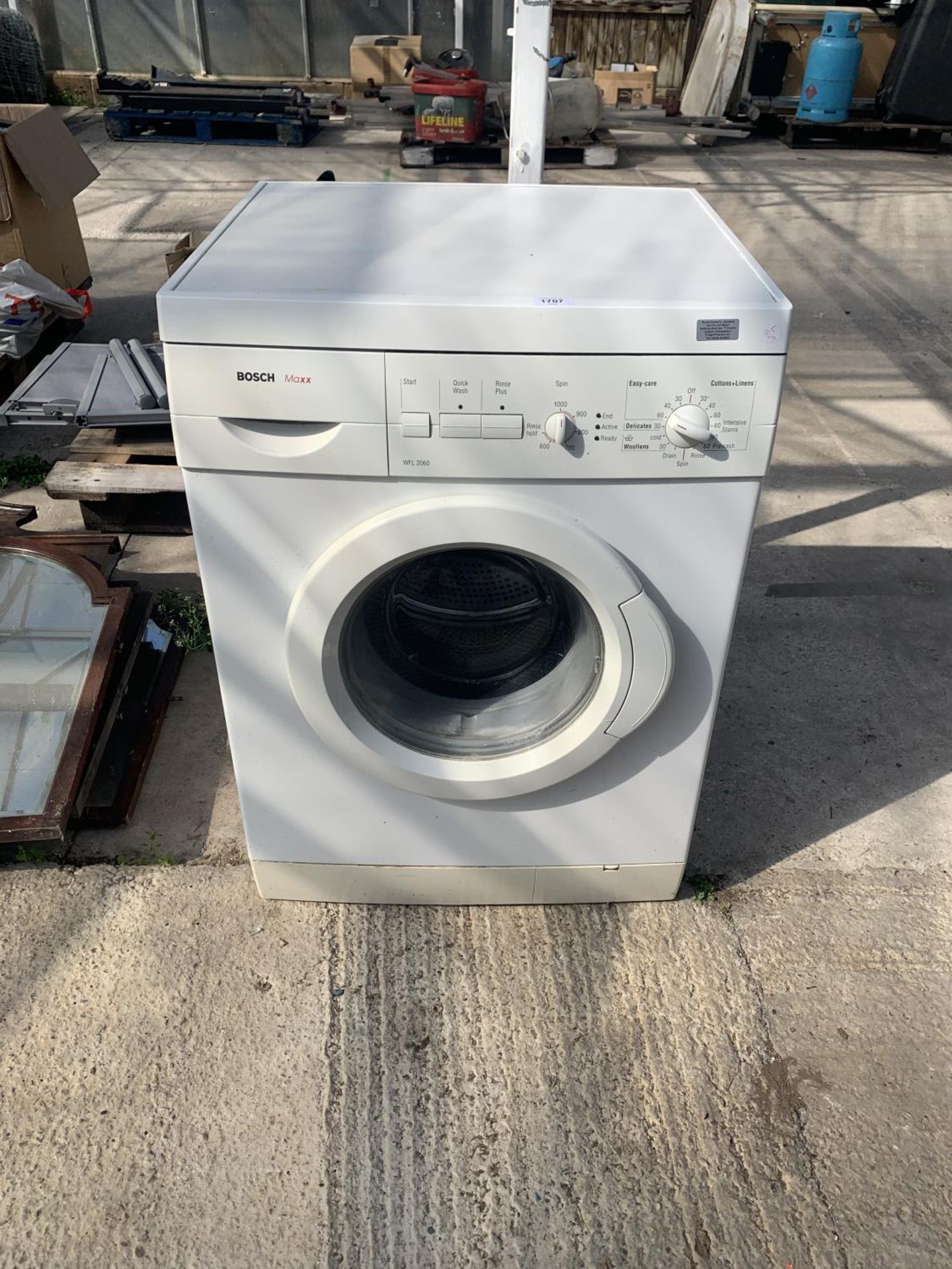 A WHITE BOSCH MAXX WASHING MACHINE BELIEVED IN WORKING ORDER BUT NO WARRANTY