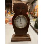 A VINTAGE SMITHS, LONDON CLOCK MOUNTED IN AN OAK OWL SHAPED STAND
