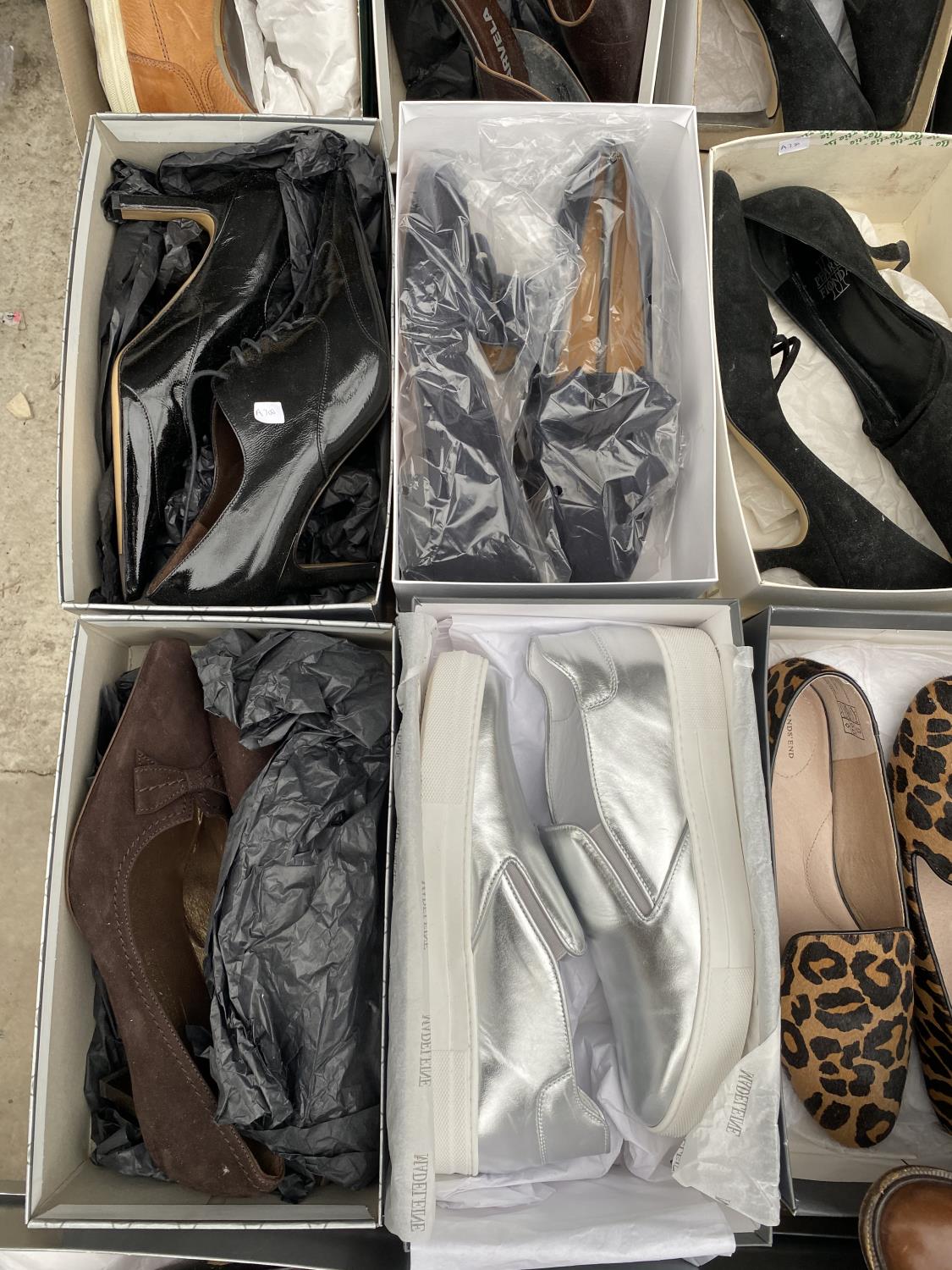 A LARGE COLLECTION OF LADIES SHOES - Image 2 of 6