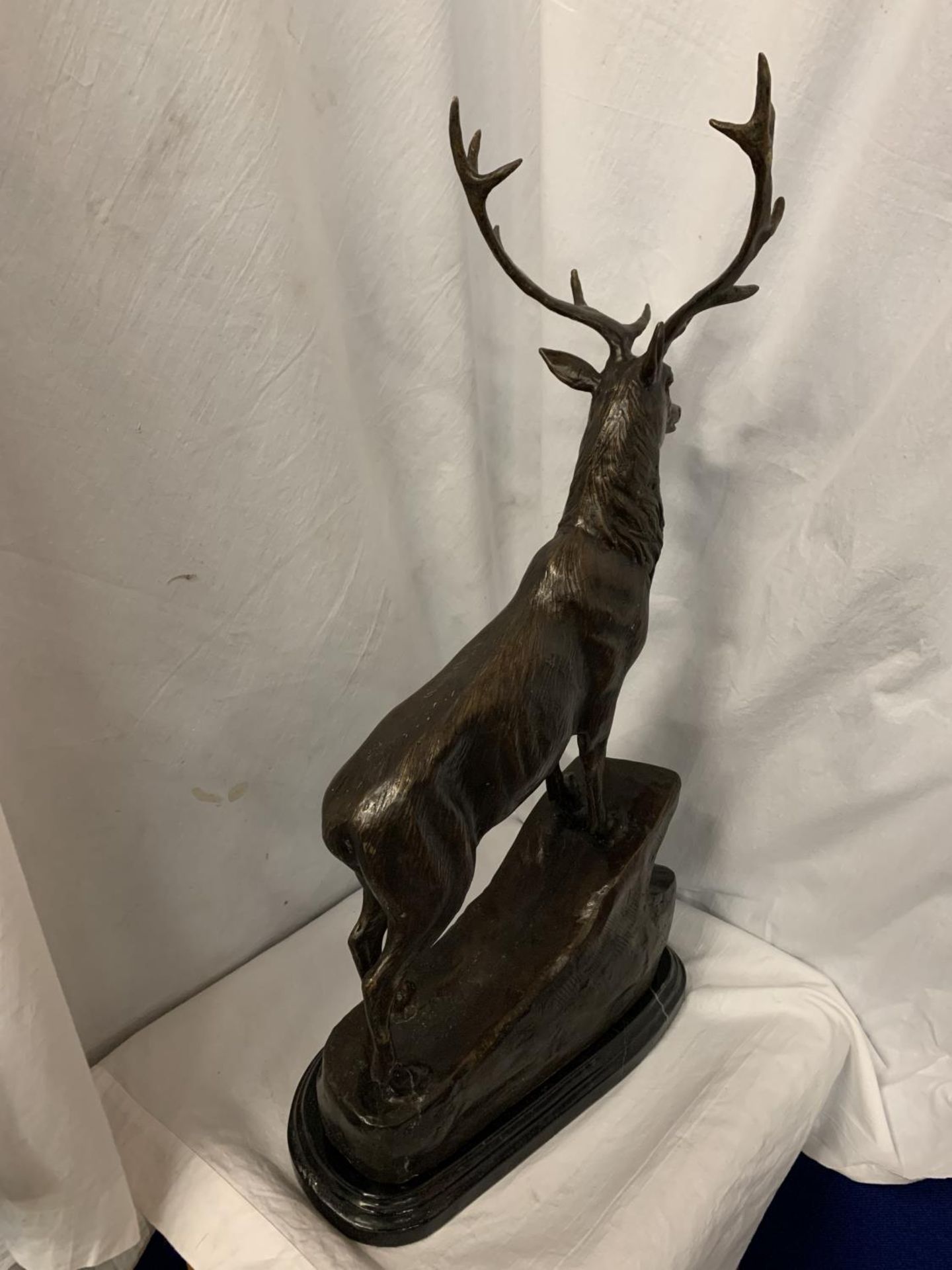 A LARGE BRONZE STAG MOUNTED ON A MARBLE BASE SIGNED J MOIGNIEZ H: 68.5CM - Image 5 of 6