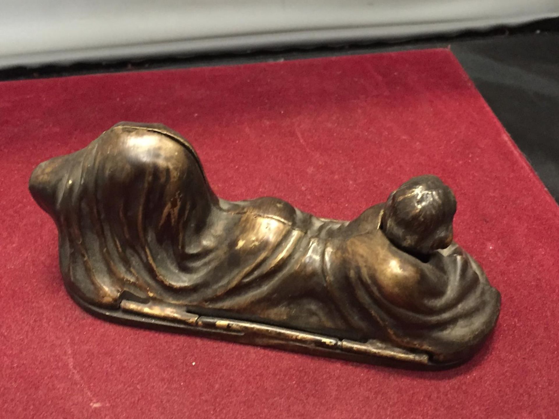 A BERGMAN STYLE COLD PAINTED BRONZE OF A LADY IN A BLANKET LENGTH APPROXIMATELY 14CM - Image 2 of 6