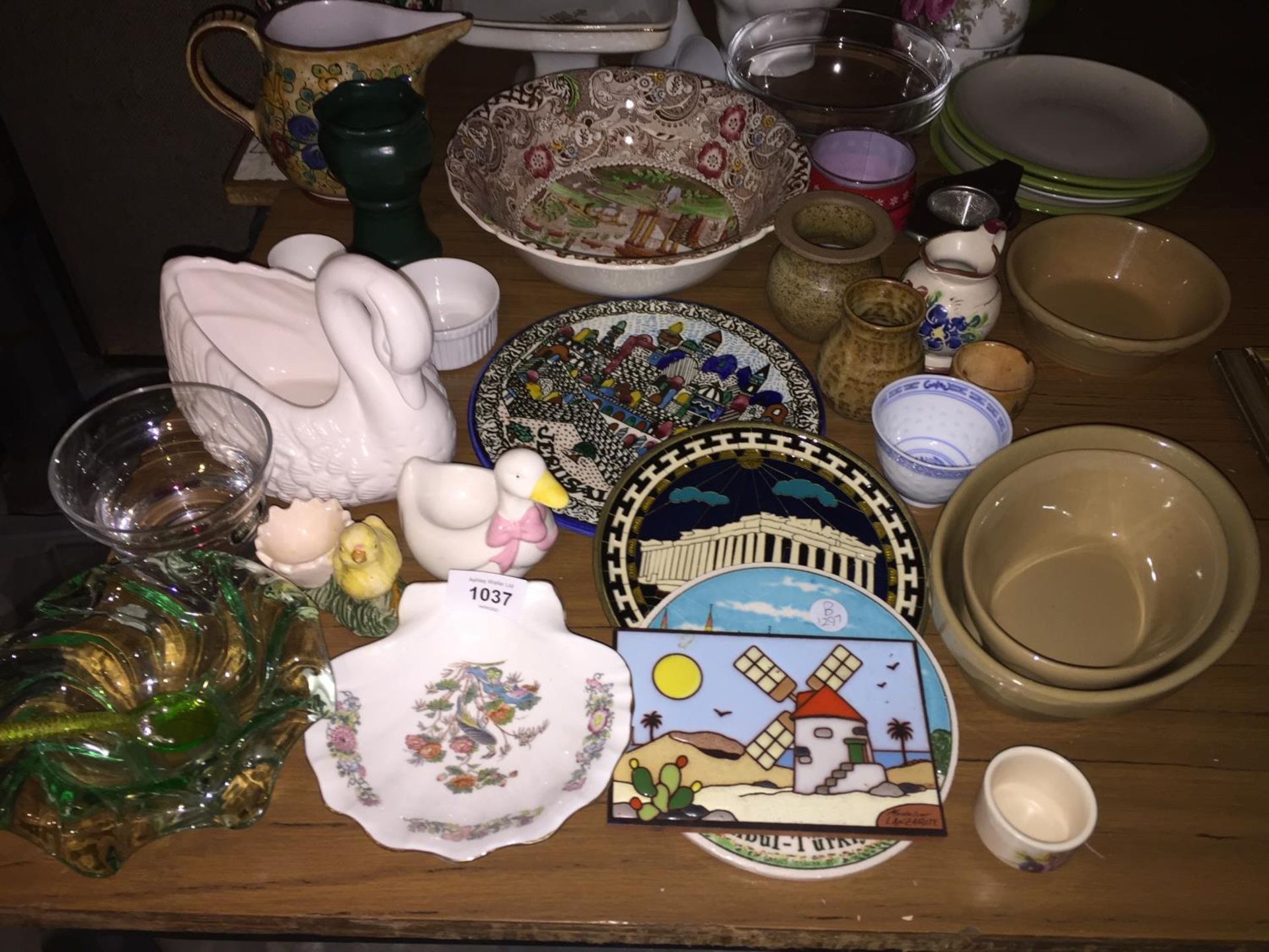 A LARGE ASSORTMENT OF VARIOUS CERAMIC ITEMS - Image 2 of 3