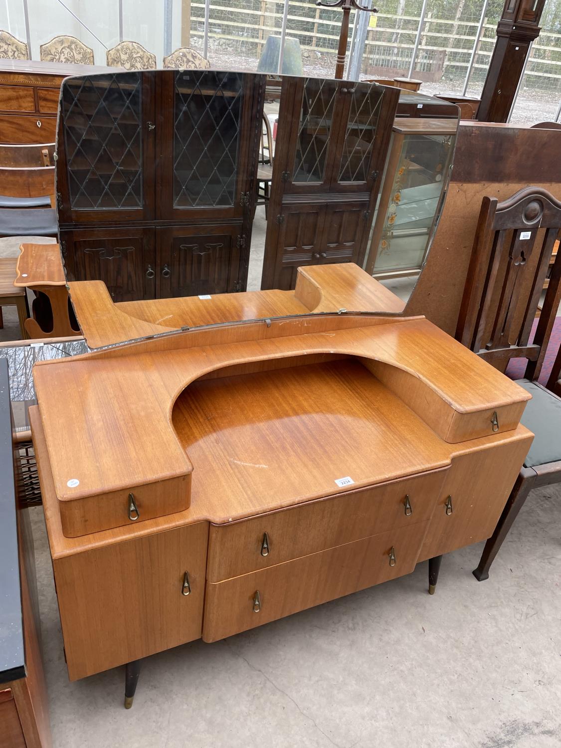 A MID 20TH CENTURY DRESSING TABLE