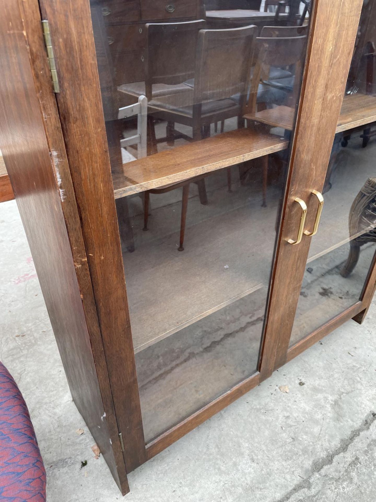 A MAHOGANY TWO DOOR GLAZED BOOKCASE WITH GALLERY BACK, 37" WIDE - Image 3 of 4