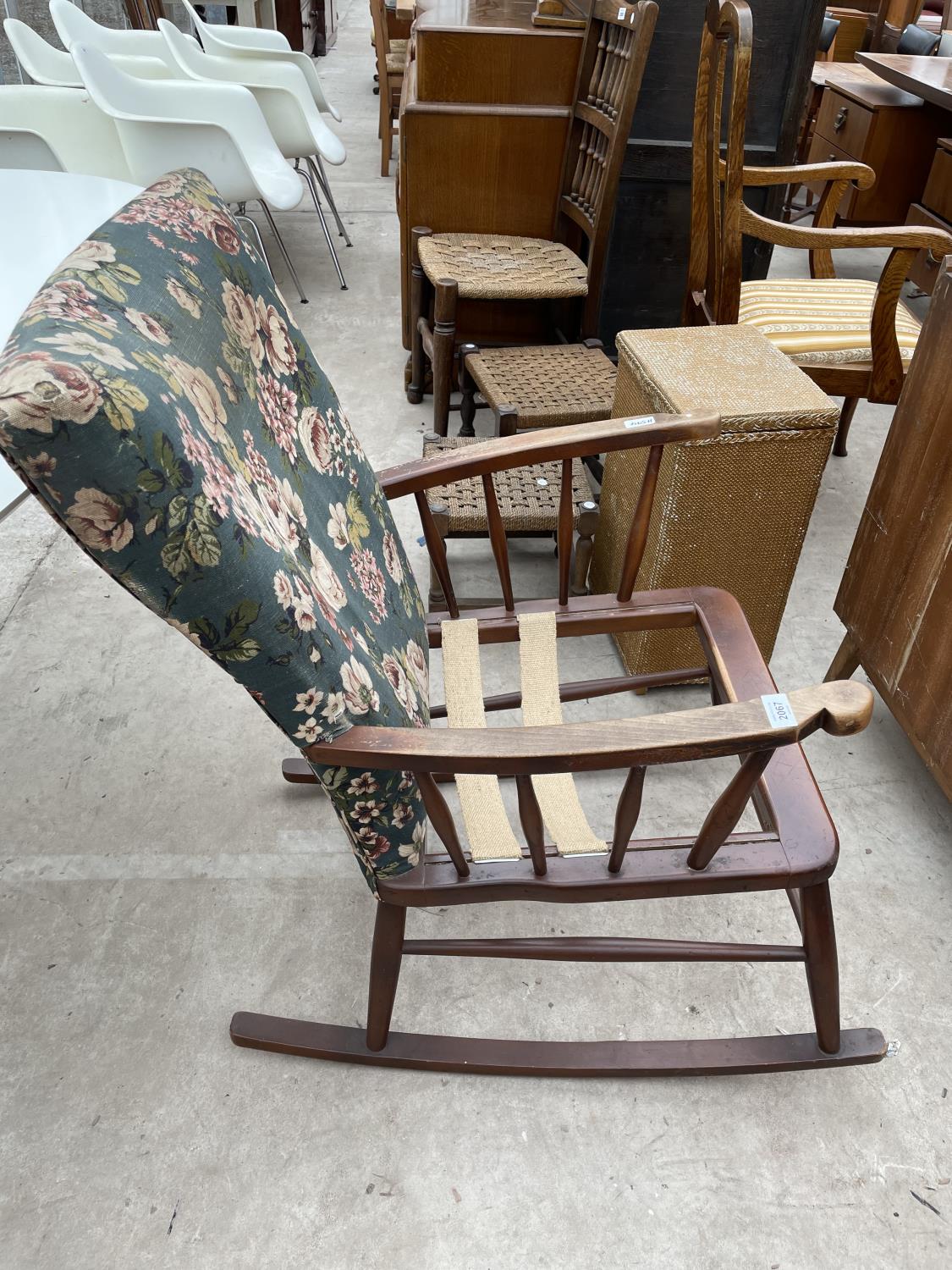 A PARKER KNOLL STYLE ROCKING CHAIR - Image 4 of 4