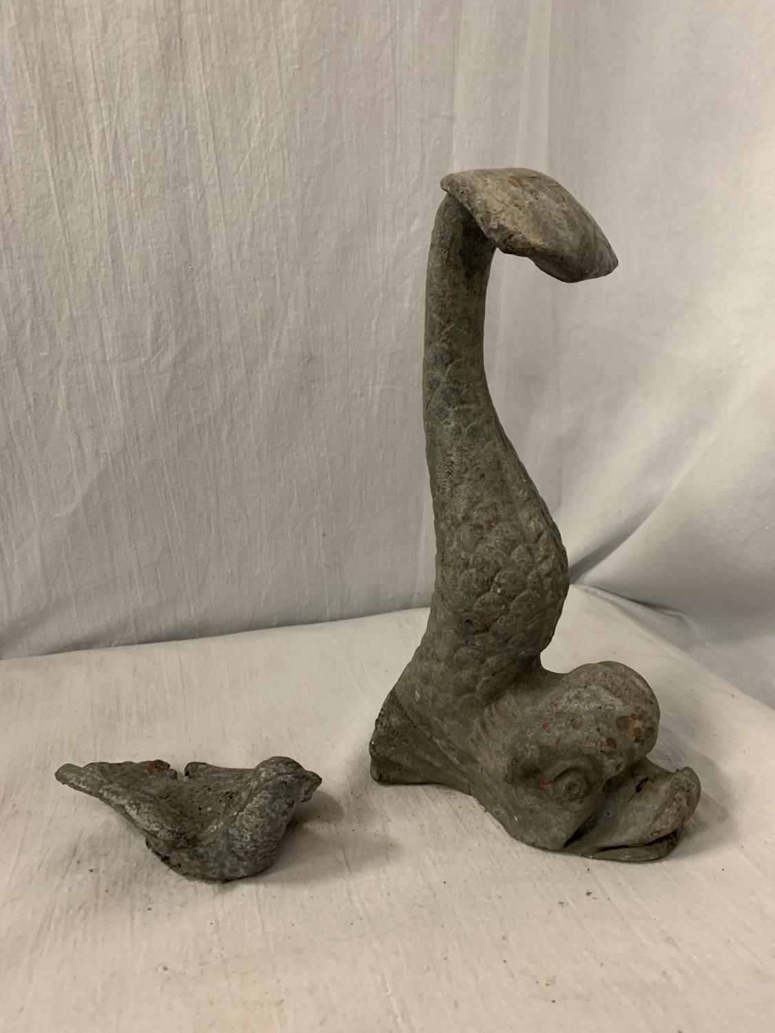 A LEAD DOOR STOP IN THE FORM OF A MYTHICAL FISH AND A LEAD BIRD IN FLIGHT - FISH H:26CM BIRD L:12CM - Image 2 of 2