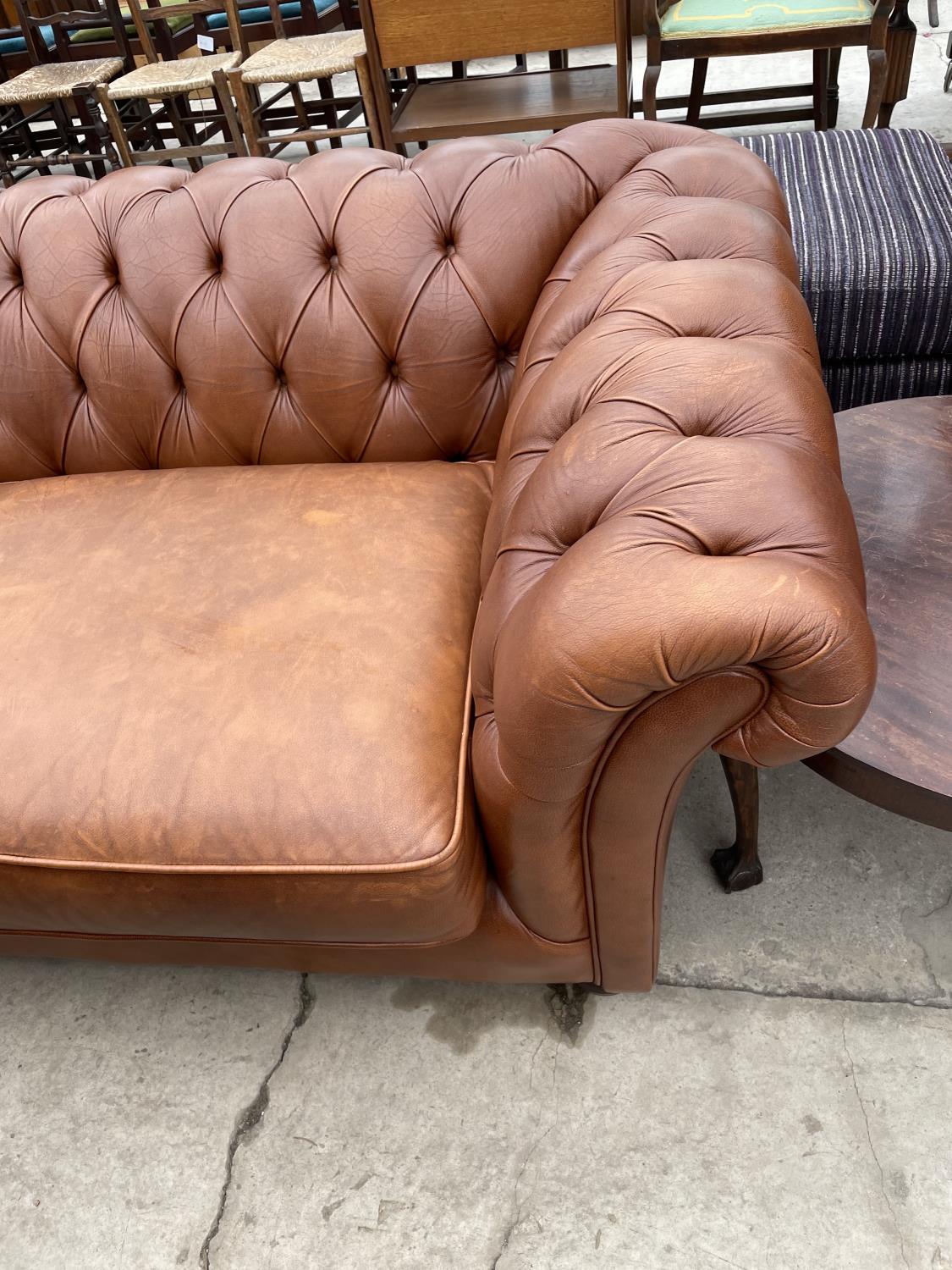 A TAN LEATHER LOW BACK TWO SEAT CHESTERFIELD SOFA - Image 2 of 5