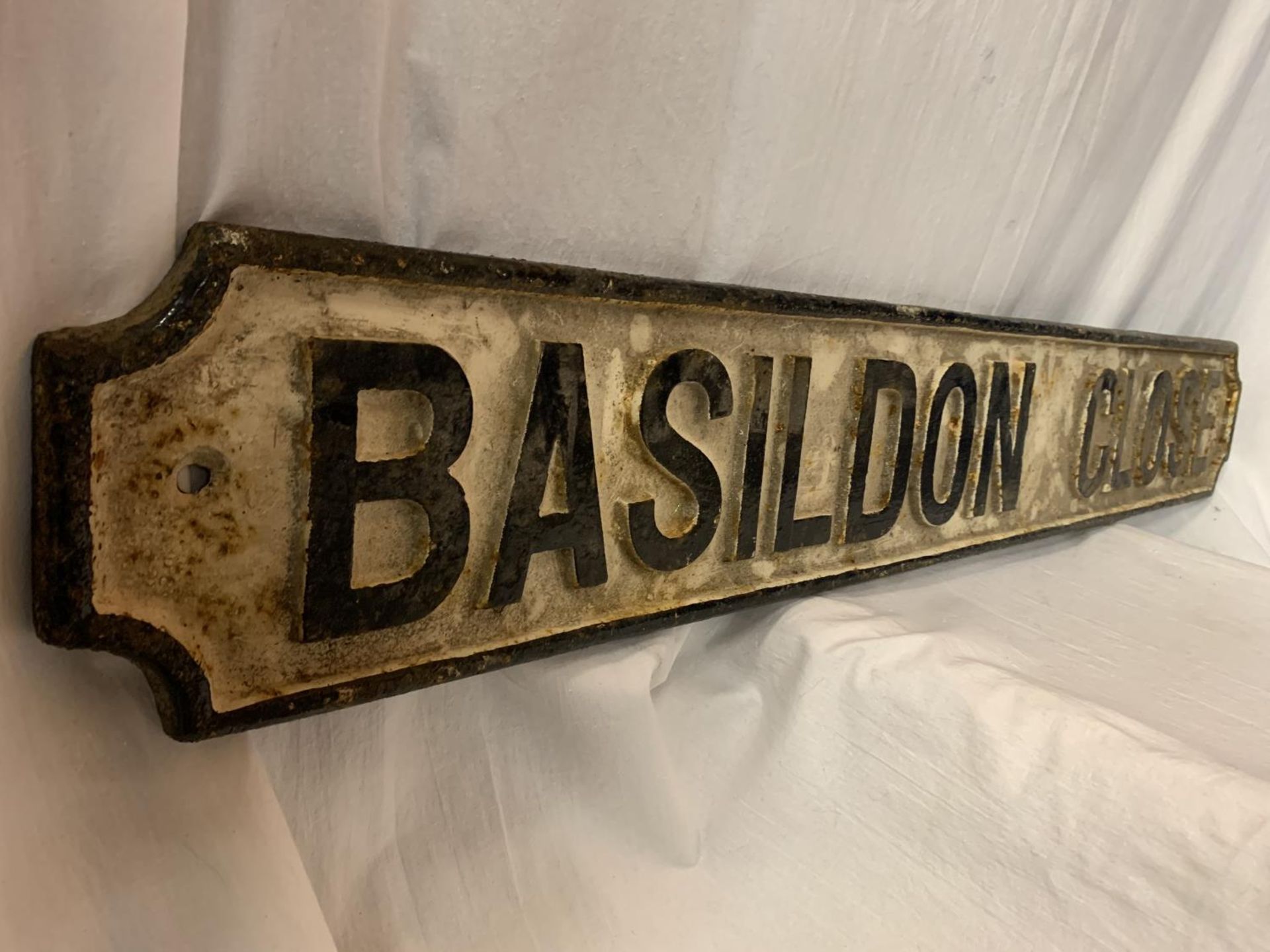 A CAST METAL STREET SIGN 'BASILDON CLOSE' 110CM X 15CM - Image 3 of 5