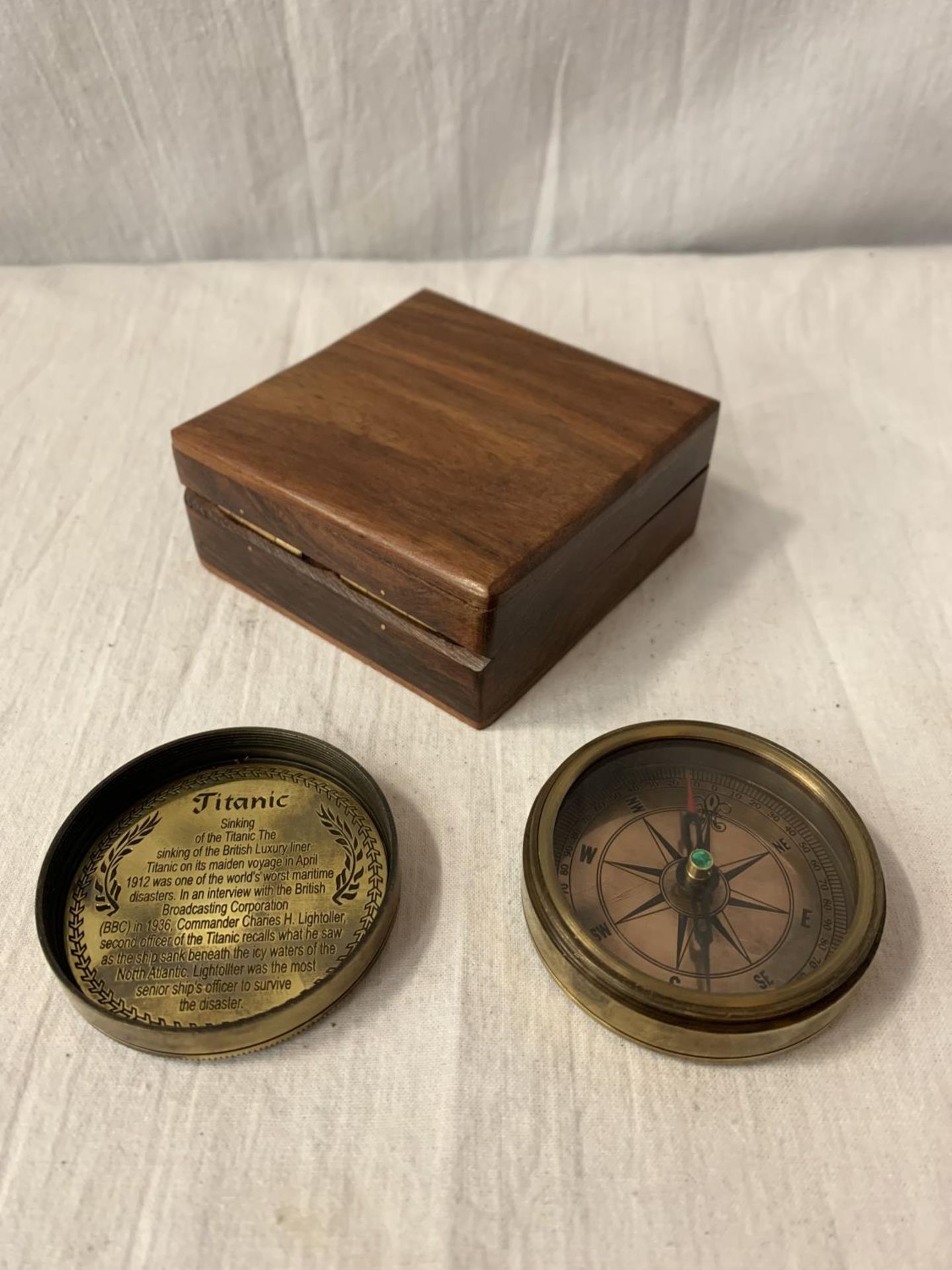 A BOXED BRASS 'WHITE STAR LINE' COMPASS - Image 4 of 4