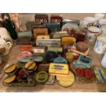 A LARGE QUANTITY OF VINTAGE TINS TO INCLUDE TOBACCO, PASTILLES, VASELINE ETC