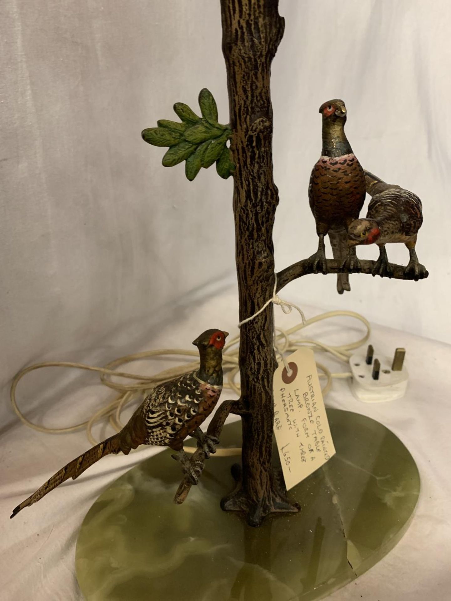 AN AUSTRIAN COLD PAINTED BRONZE TABLE LAMP WITH THREE PHEASANTS C.1920S H: 44CM - Image 3 of 4