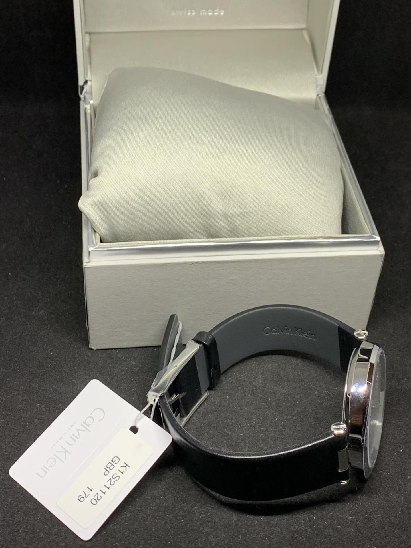AN AS NEW AND BOXED CALVIN KLEIN CALENDER WRIST WATCH IN WORKING ORDER - Image 3 of 5