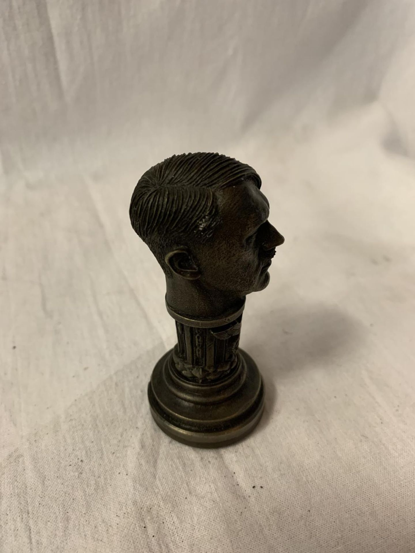 A BRONZE STAMP IN THE FORM OF AN ADOLF HITLER BUST H:9CM - Image 2 of 5