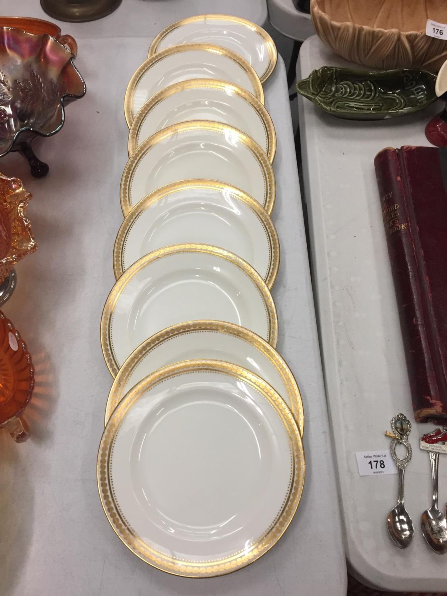 A SET OF EIGHT CRESCENT & SONS GEORGE JONES CHINA SIDE PLATES WITH GOLD DECORATION