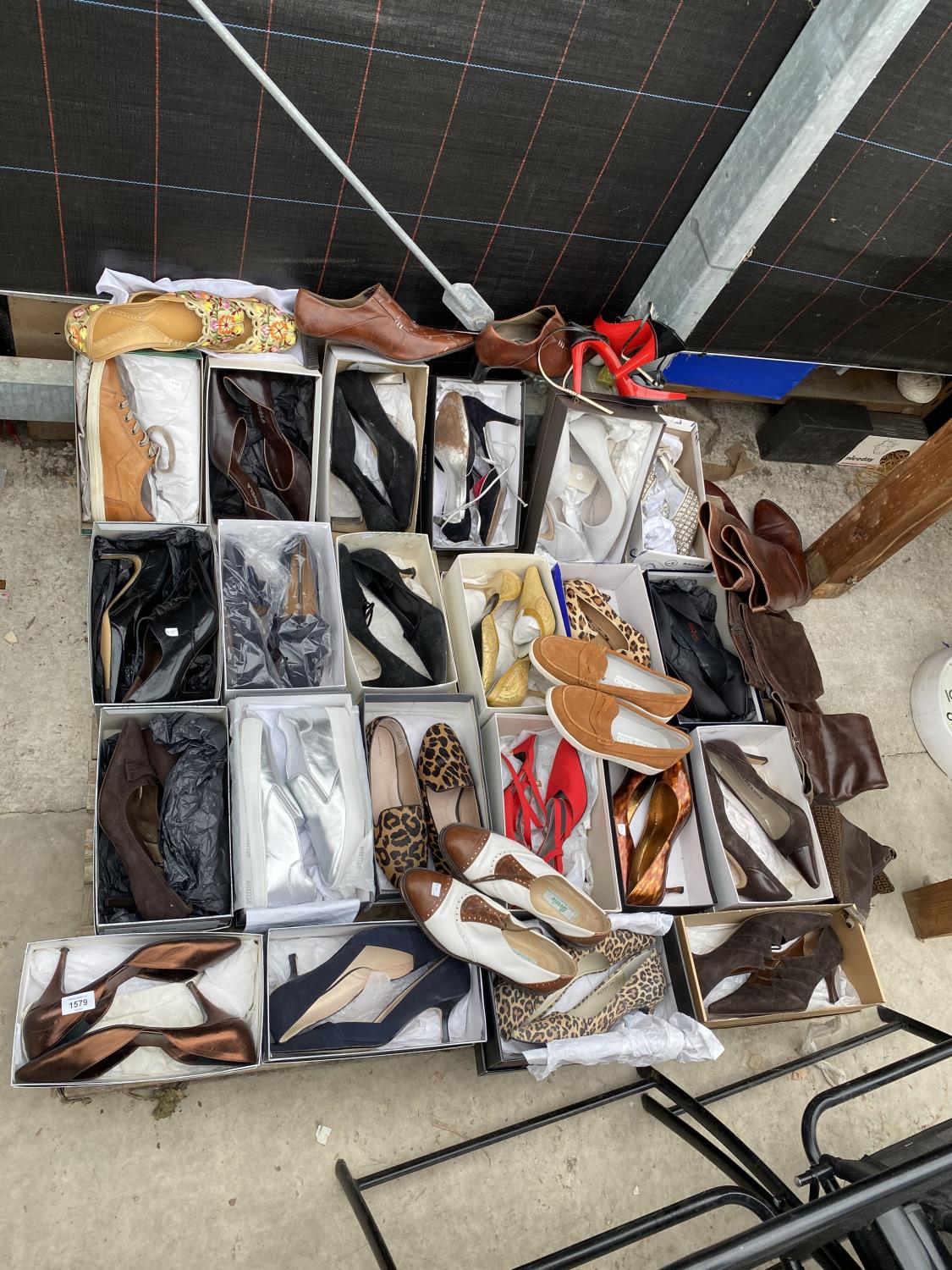 A LARGE COLLECTION OF LADIES SHOES