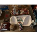 AN ASSORTMENT OF ITEMS TO INCLUDE AN ALKA KUNST BAVARIA CAKE PLATE AND SERVER, A PAIR OF SILVER