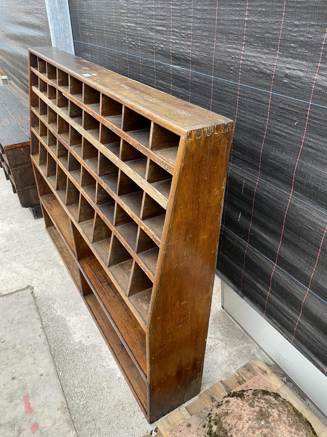 A VINTAGE WALL STORAGE UNIT WITH 45 SECTION UPPER PIGEON HOLE RACK AND LOWER 4 SECTION SHELVING - Image 4 of 4