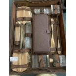 A VINTAGE ART DECO STYLE COMPLETE LEATHER GROOMING SET TO INCLUDE HALLMARKED BIRMINGHAM SILVER