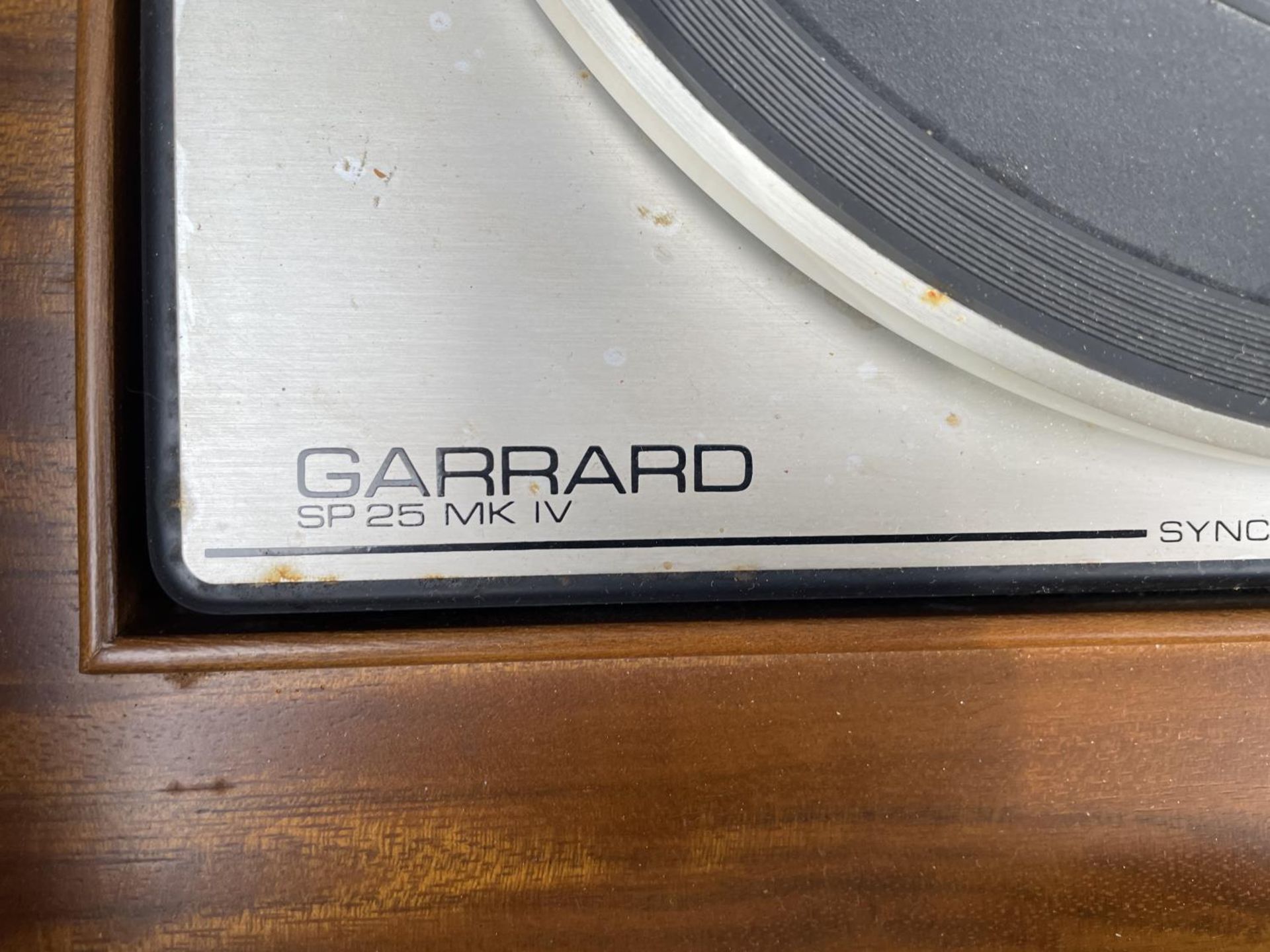 A DYNATRON YEW WOOD STEREO WITH GARRARD DECK COMPLETE WITH 2 SPEAKERS - Image 3 of 6