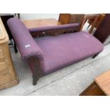 AN EDWARDIAN MAHOGANY CHAISE LONGUE