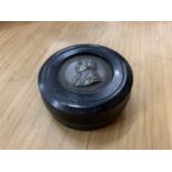 A SNUFF BOX 'SHIP WRECKED FISHERMEN AND MARINERS BENEVOLENT SOCIETY 1839' DIA:7CM