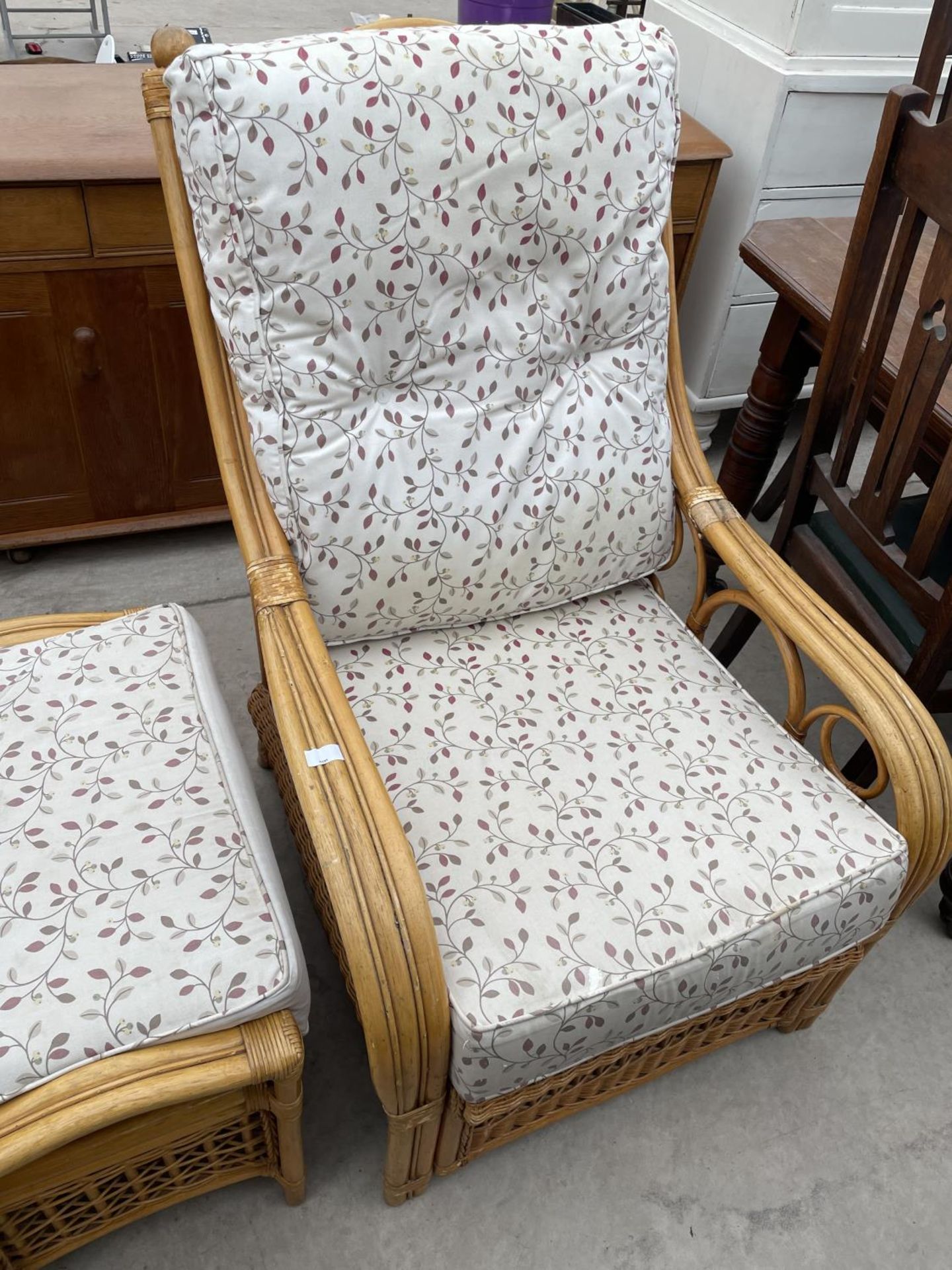 2 WICKER AND BAMBOO CONSERVATORY CHAIRS PLUS A MATCHING STOOL - Image 4 of 4