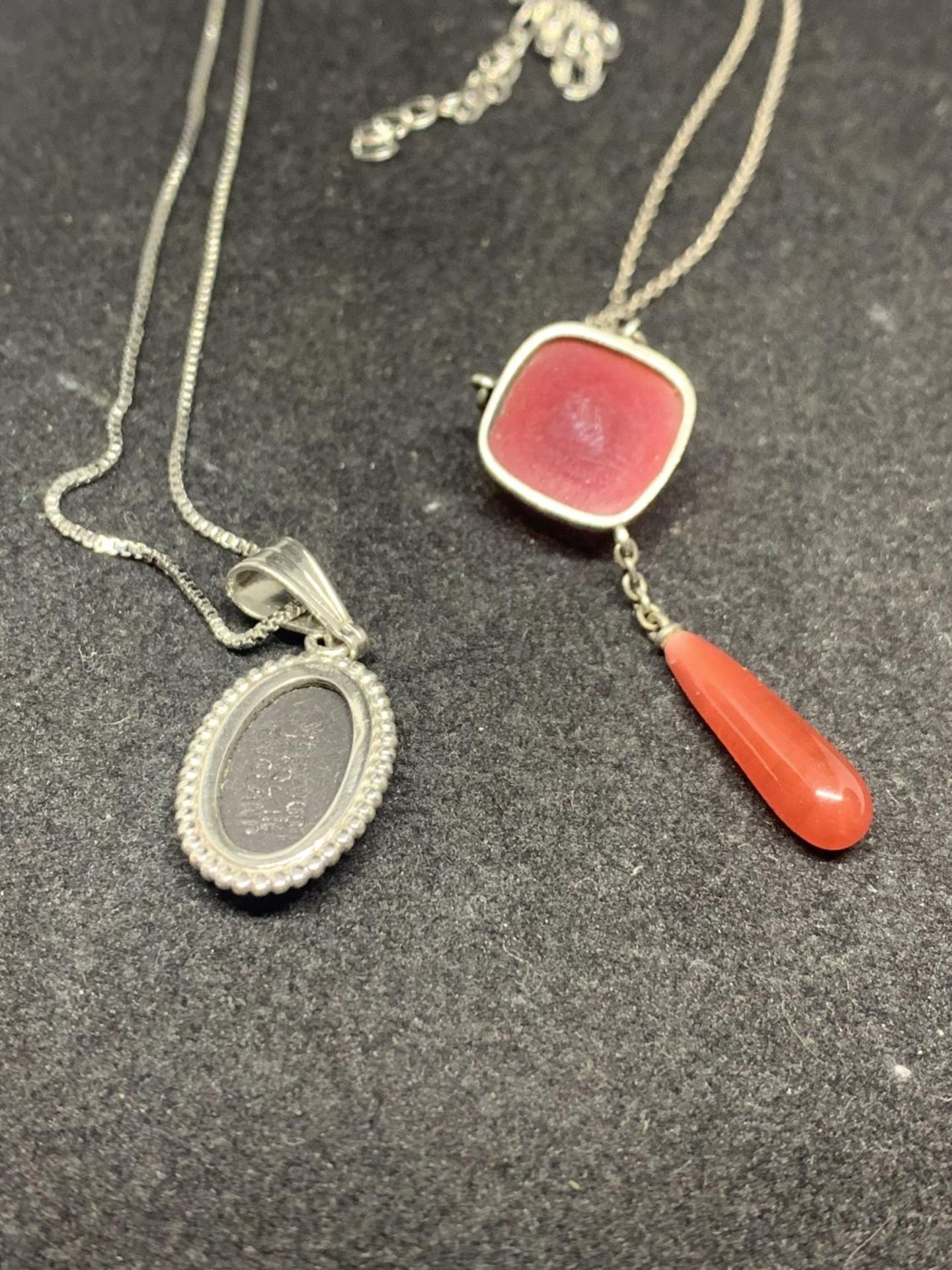 TWO SILVER NECKLACES WITH PENDANTS TO INCLUDE A BLACK JASPERWARE AND A RED STONE WITH DROP - Image 3 of 3