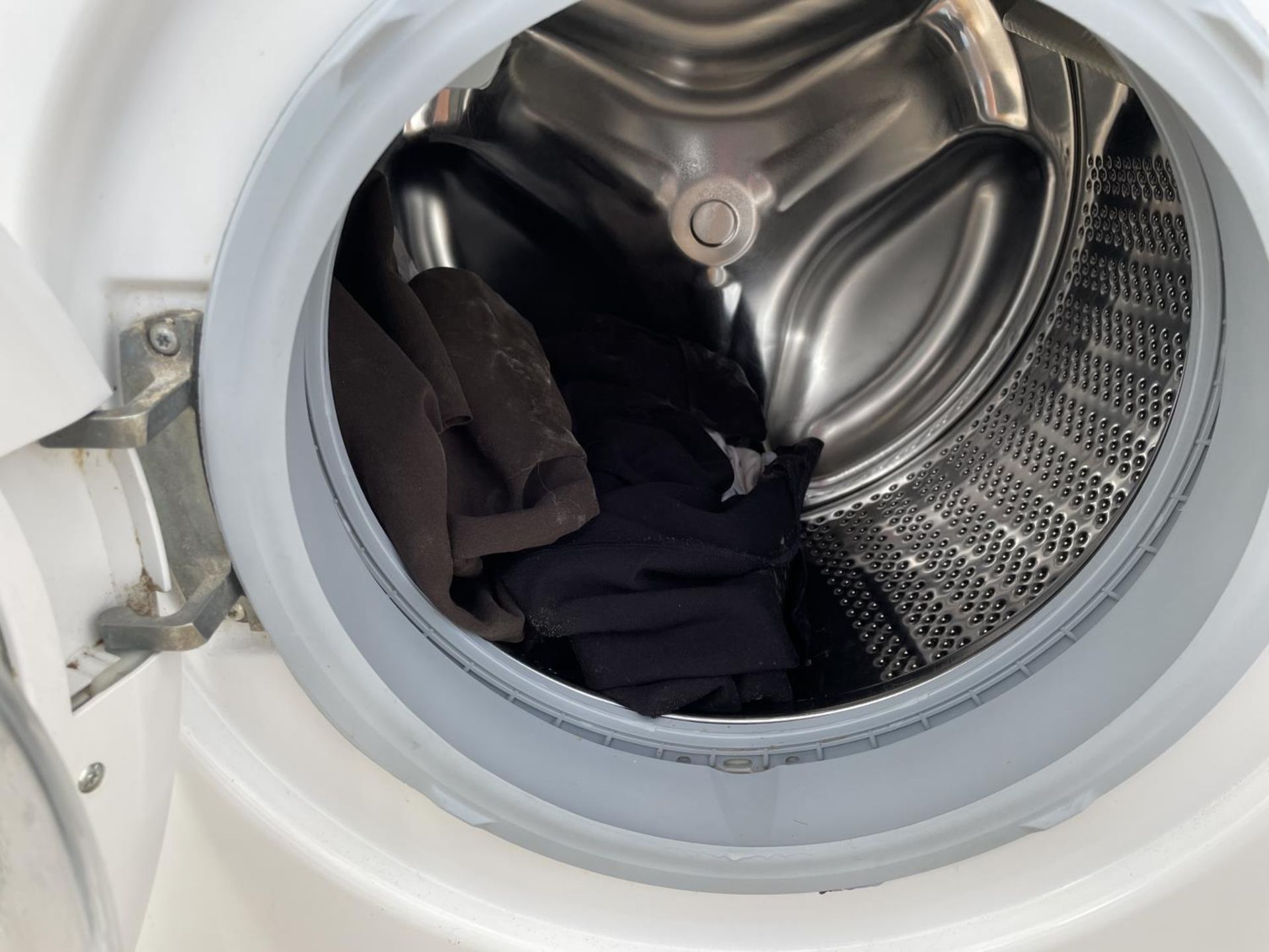 A WHITE GORENJE WASHING MACHINE BELIEVED IN WORKING ORDER BUT NO WARRANTY - Image 4 of 5