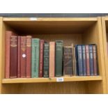 AN ASSORTMENT OF VINTAGE BOOKS TO INCLUDE CHARLES DICKENS 'DAVID COPPERFIELD', 'PICKWICK PAPERS' AND