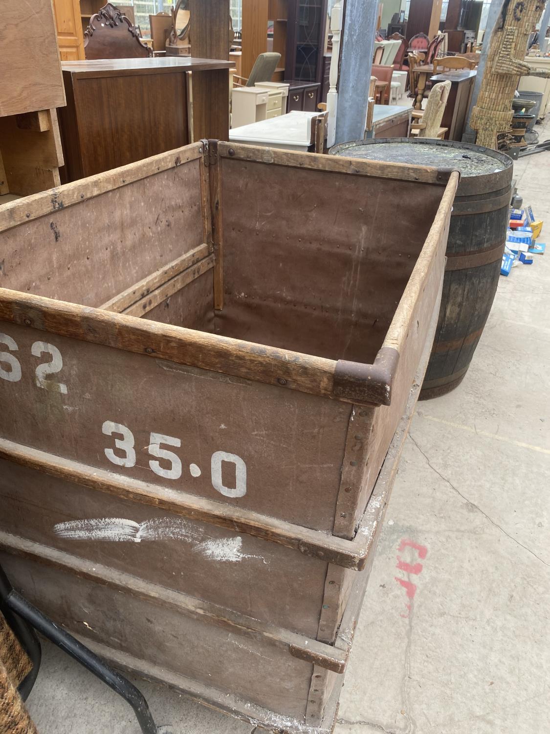 AN INDUSTRIAL TEXTILE CART WITH WOODEN BANDING AND A DROP SIDE - Image 2 of 4