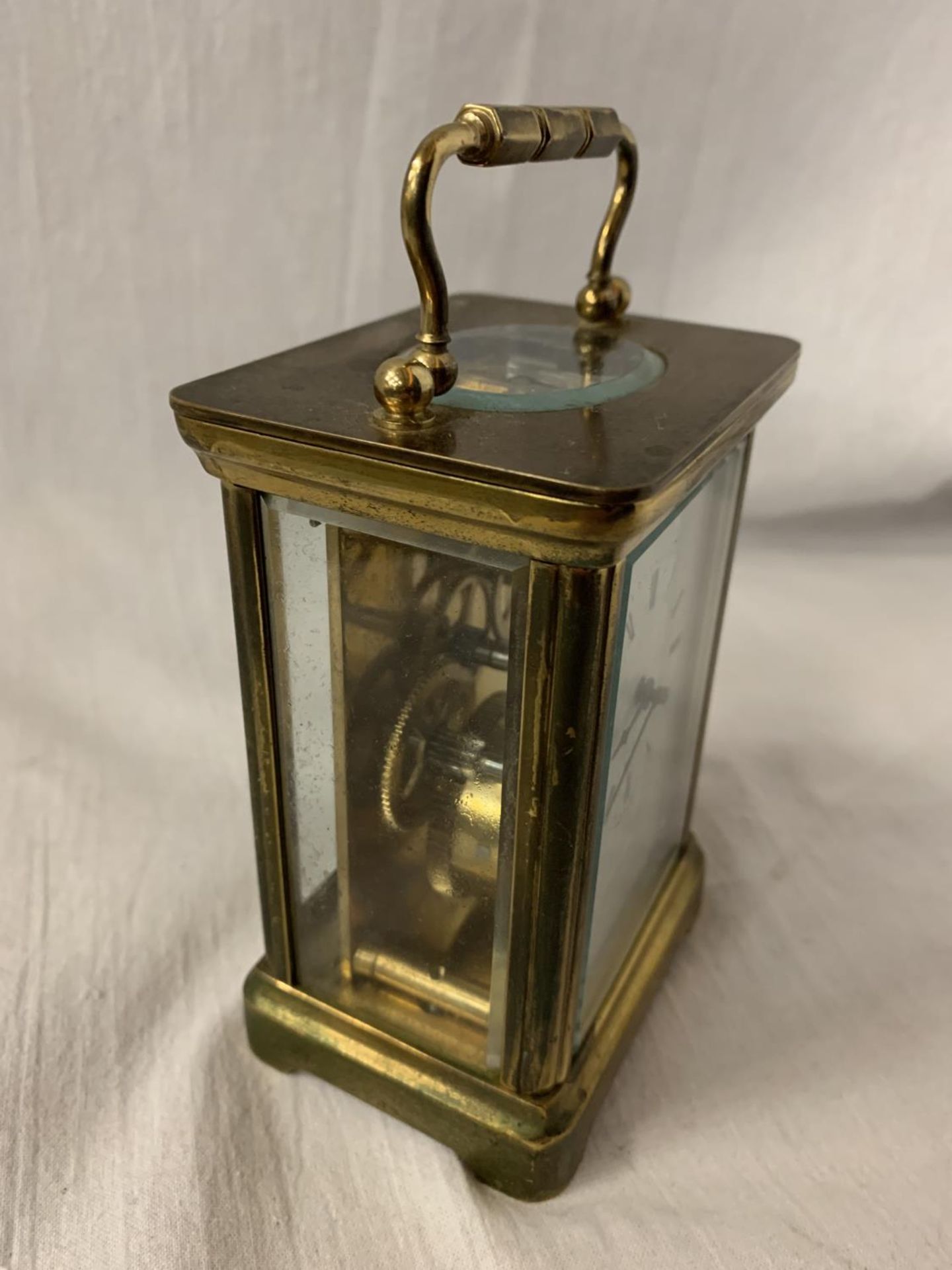 A VINTAGE HENLEY FIVE GLASS BRASS CARRIAGE CLOCK - Image 2 of 4