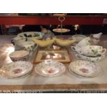 A MIXED ASSORTMENT OF ITEMS TO INCLUDE A ROYAL ALBERT 'COUNTRY ROSES' TEA PLATE, A PAIR OF SYLVAC