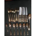 AN ASSORTMENT OF FLATWARE ITEMS MARKED 800 GROSS WEIGHT 1138g