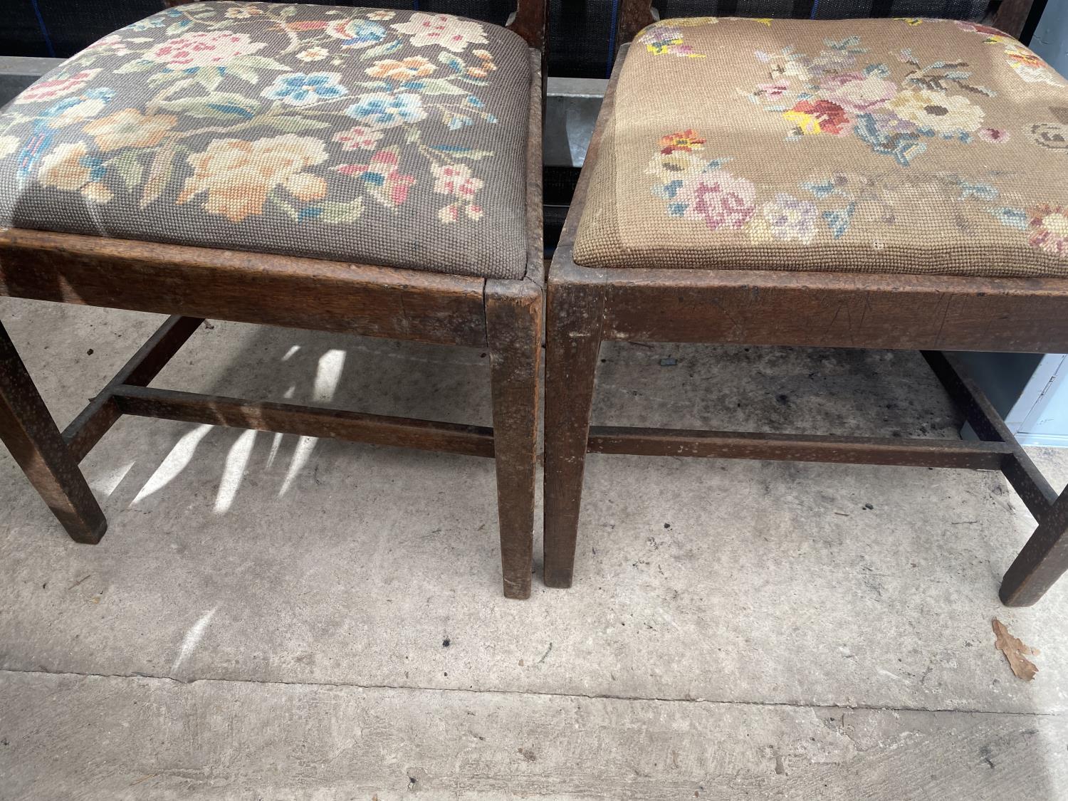 A PAIR OF 19TH CENTURY MAHOGANY DINING CHAIRS - Image 4 of 4